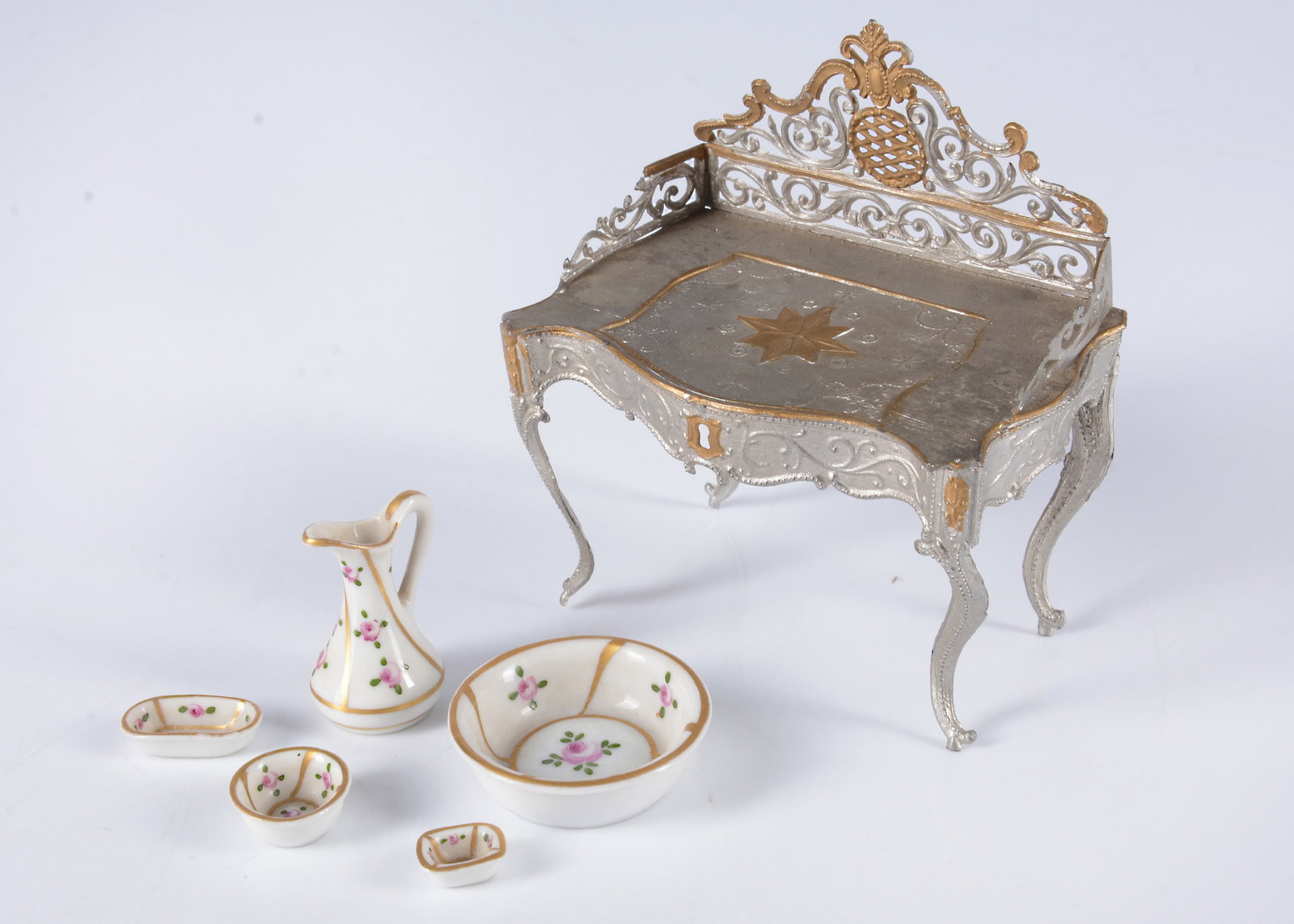 An 19th century German soft metal dolls’ house dressing table, (1 of 1)