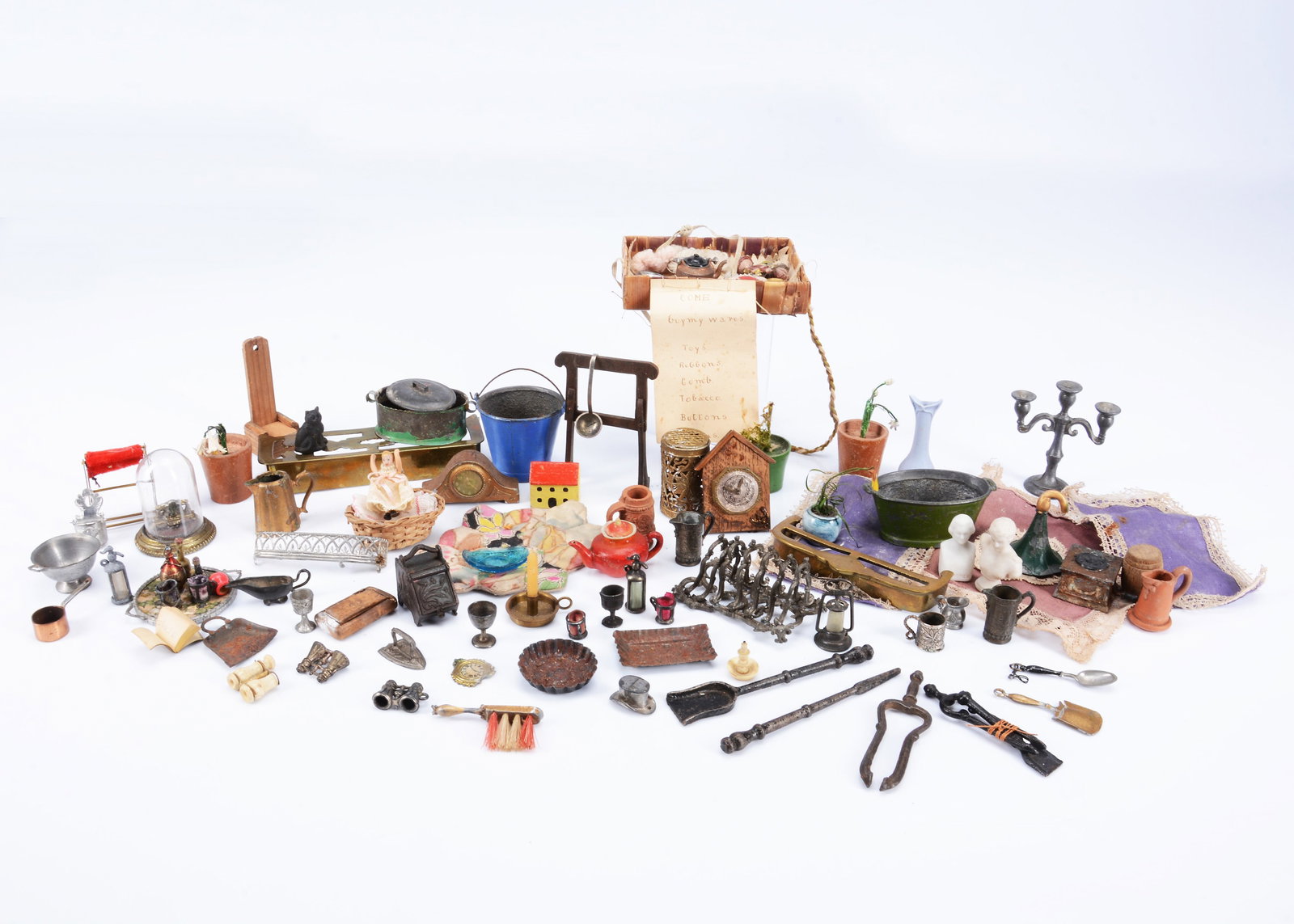 Various dolls’ house chattels, (1 of 1)