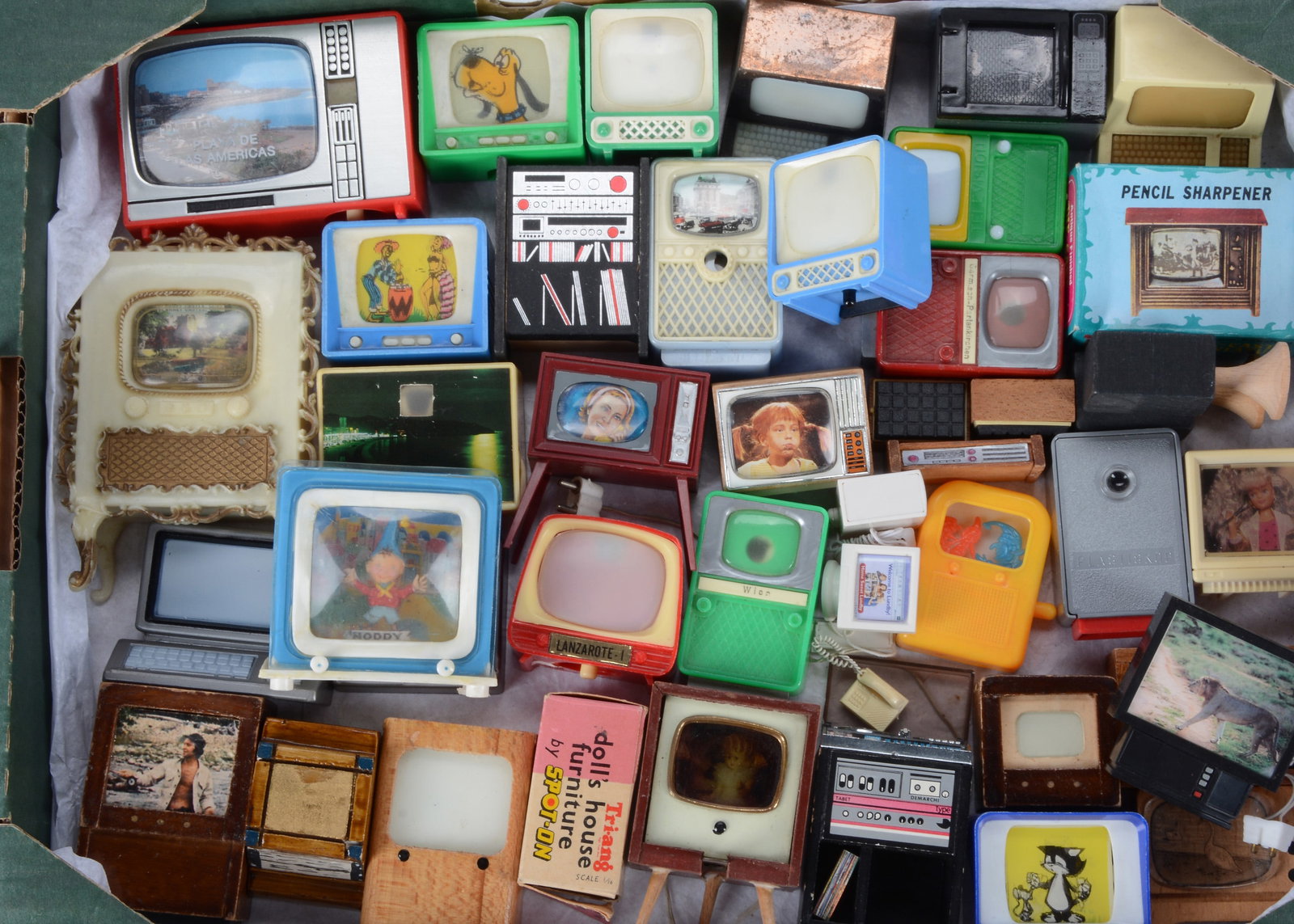 Dolls’ house televisions and electronics, (1 of 1)