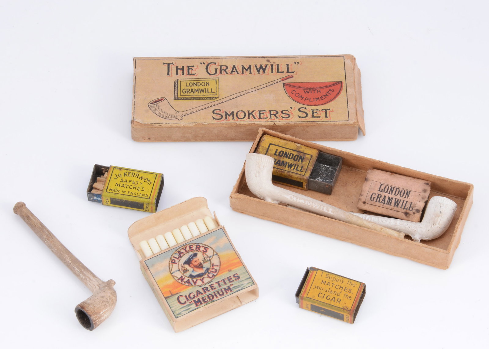 Doll's smoking items, (1 of 2)