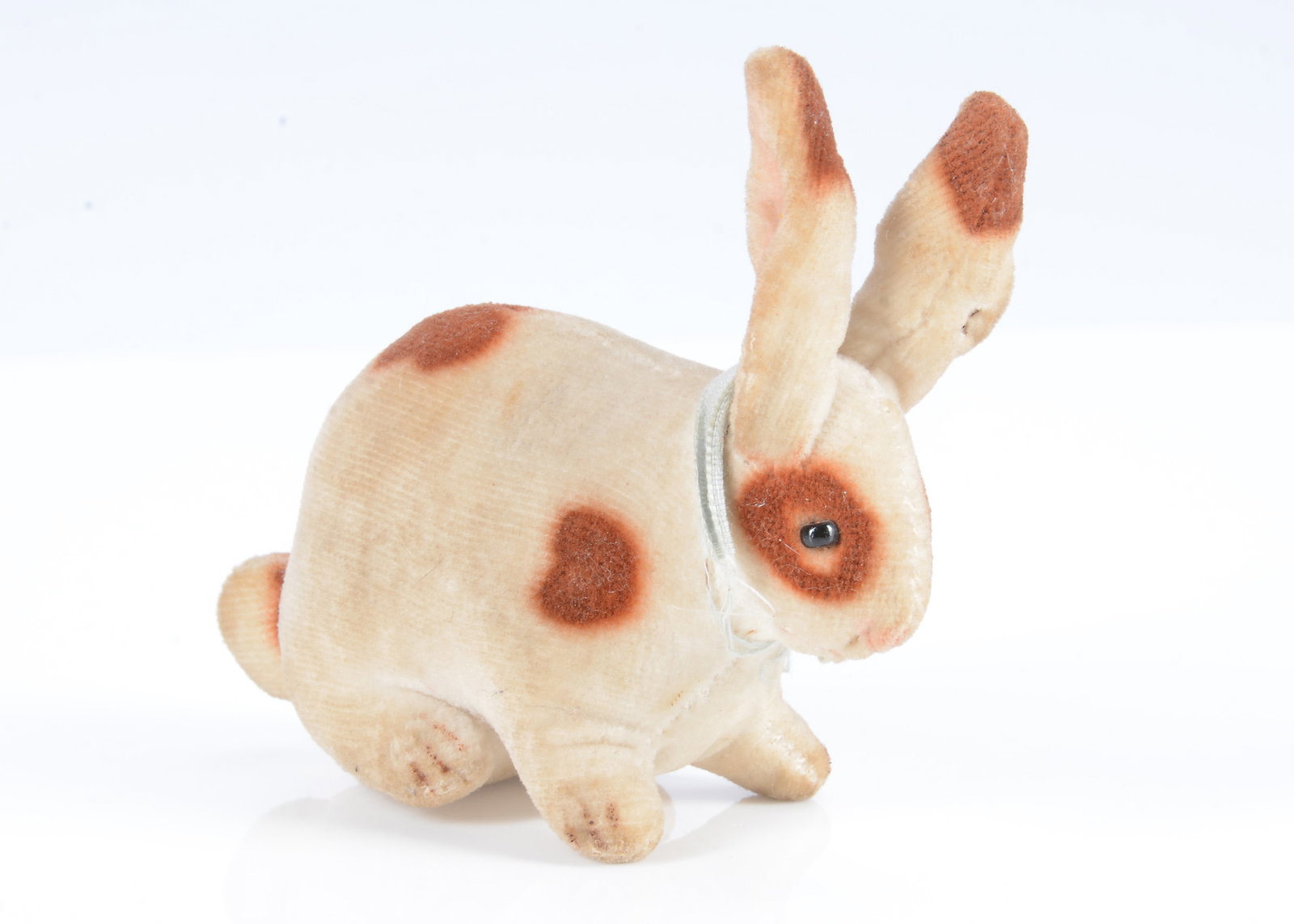 A fine and tiny Steiff velvet rabbit, circa 1906, (1 of 2)