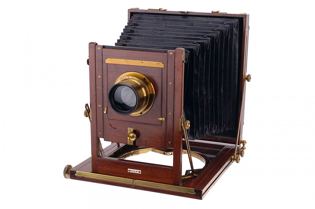 A City Sale & Exchange Whole Plate Field Camera,: serial no. 6992, with Ross Symmetric Anastigmat f/5.6 9in. lens, serial no. 58625, body, G-VG, bellows require attention, lens, G, light marks to front and rear, ding to rim, with DDS (2)
