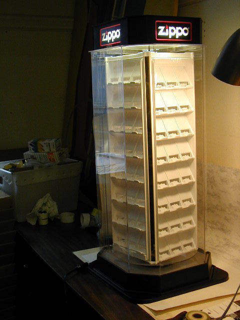 1 USED, LEXAN ROTATING LIGHTED ZIPPO DISP: 1 USED, LEXAN ROTATING LIGHTED ZIPPO DISPLAY CASE, OCTAGONAL, MODEL # 142470, W/KEY, HOLDS 96 LIGHTERS, COUNTERTOP DISPLAY, 38" X 17"W X 17"D