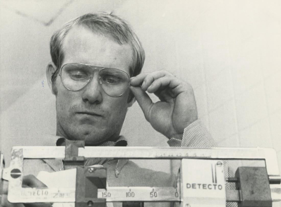 AP Wirephoto Steelers TERRY BRADSHAW, 1972: All items in this sale are guaranteed originals. Please contact us if there is a misrepresentation so that the item can be returned. The image dimensions are 7" x 9".