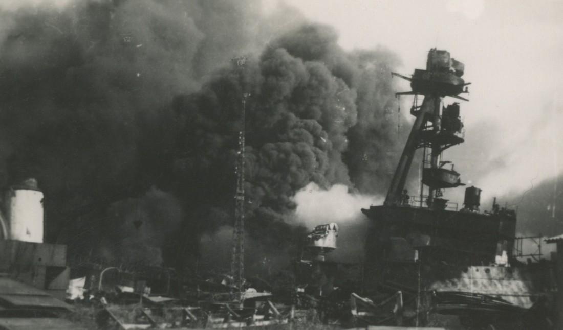 CLAUDE CAHUN, Self Portrait, Old Press Photo.: All items in this sale are guaranteed originals. Please contact us if there is a misrepresentation so that the item can be returned. The dimensions are 9.5" x 7".