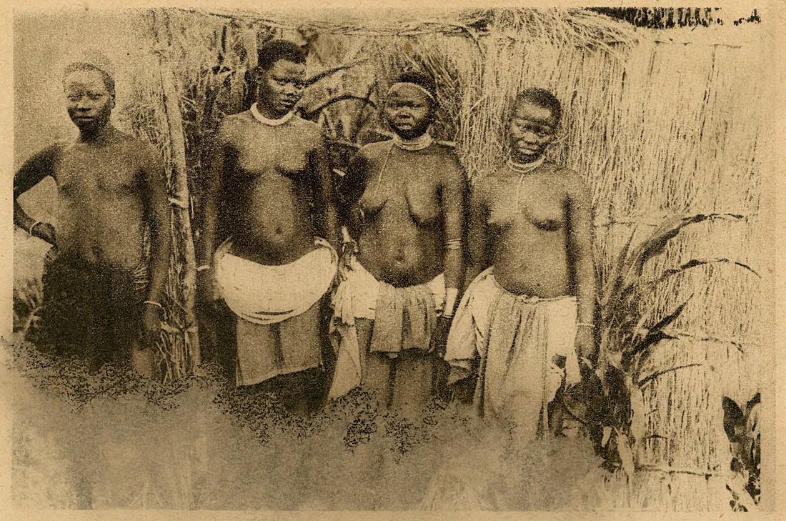 Antique Photogravures Nude African Natives, 1900s: Double sided printed heliogravures. Paper dimensions are Approx. 7.5" x 5". These quality antique photogravures (printed during the early 20th. C.) corresponds to photographs by expeditionary photogra