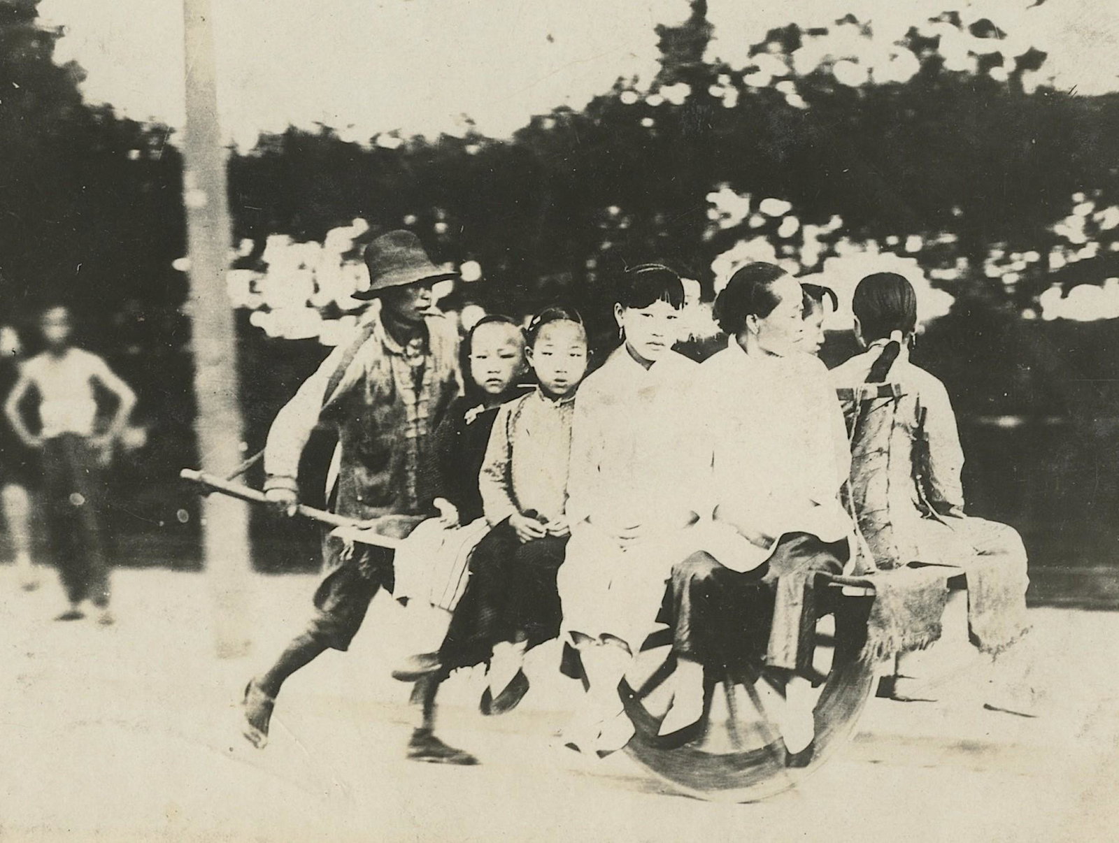 Antique Early Photo Transportation in Korea / China: This original and authentic photograph of the time is a unique opportunity for collectors. The provenance is from Victor Forbin's private collection. This collection remained stored since the middle o