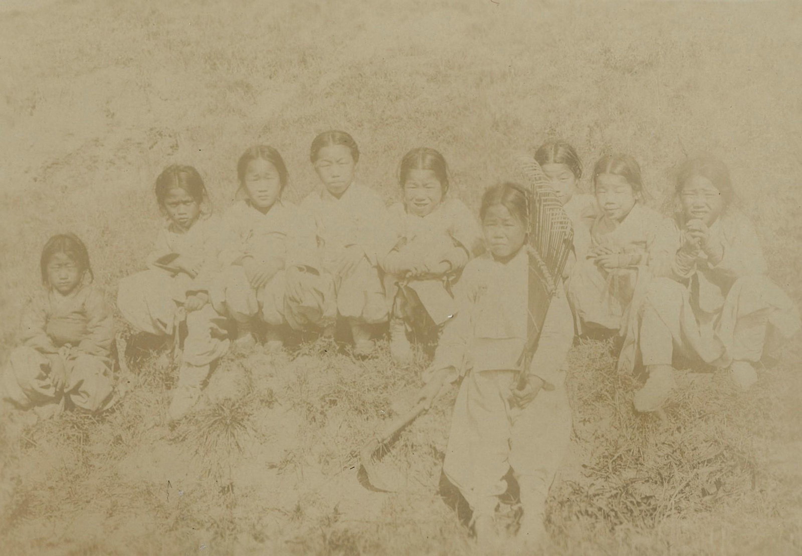 Antique Early Photo Working Kids in Korea: This original and authentic photograph of the time is a unique opportunity for collectors. The provenance is from Victor Forbin's private collection. This collection remained stored since the middle o