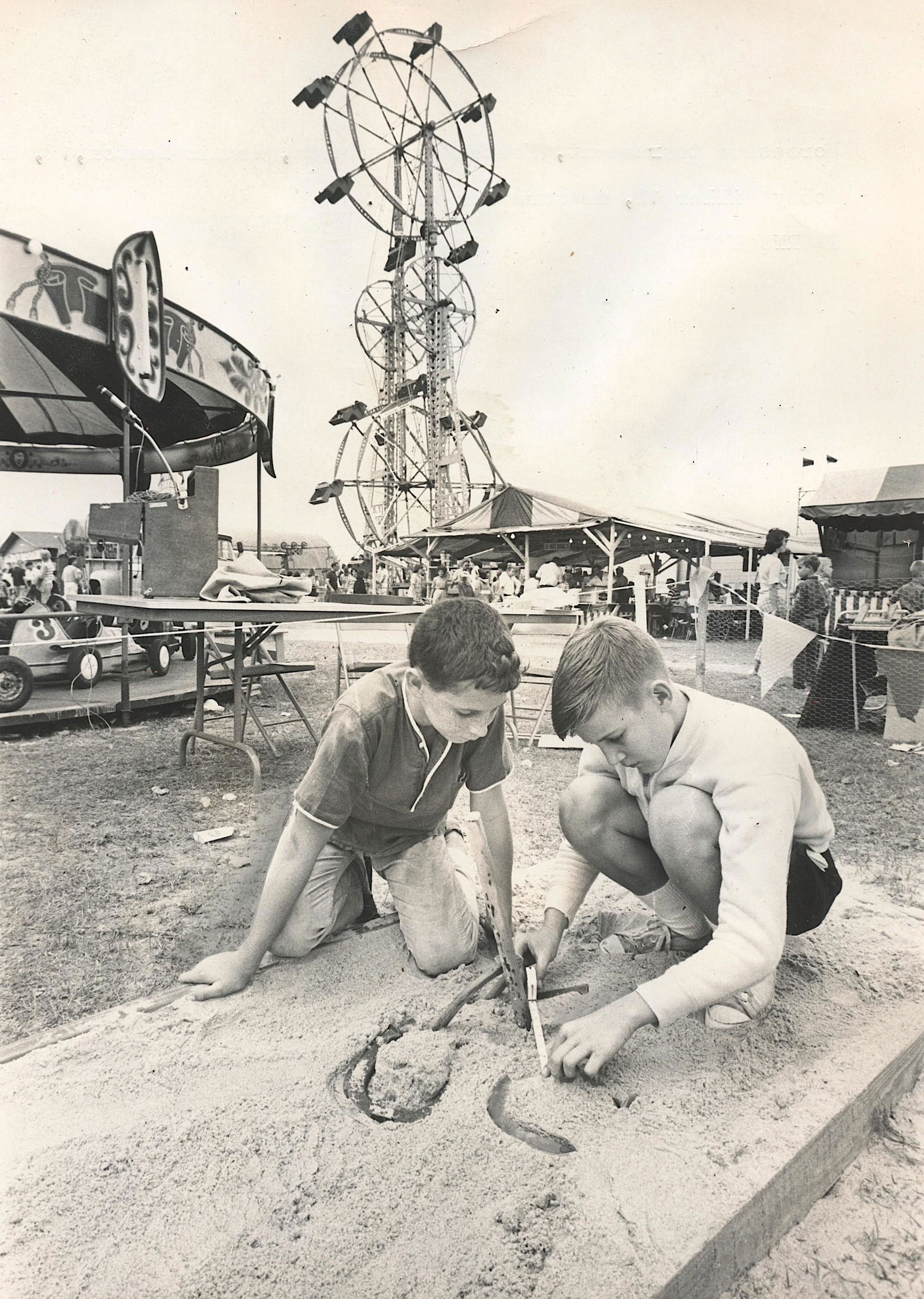 Rare Vintage Photograph Horseshoe Tournament (1 of 3)