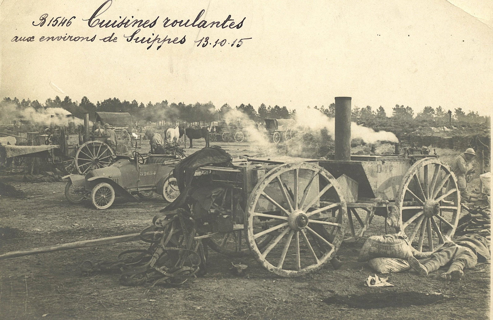 Rare Antique Photograph Kitchen Mobile WWI: Antique photograph from the epoch. The dimensions are Approx. 5.25" x 7". This lot is located in Boca Raton, Fl. Sometimes Artelisted can decide to coordinate shipping with a third party (between buye