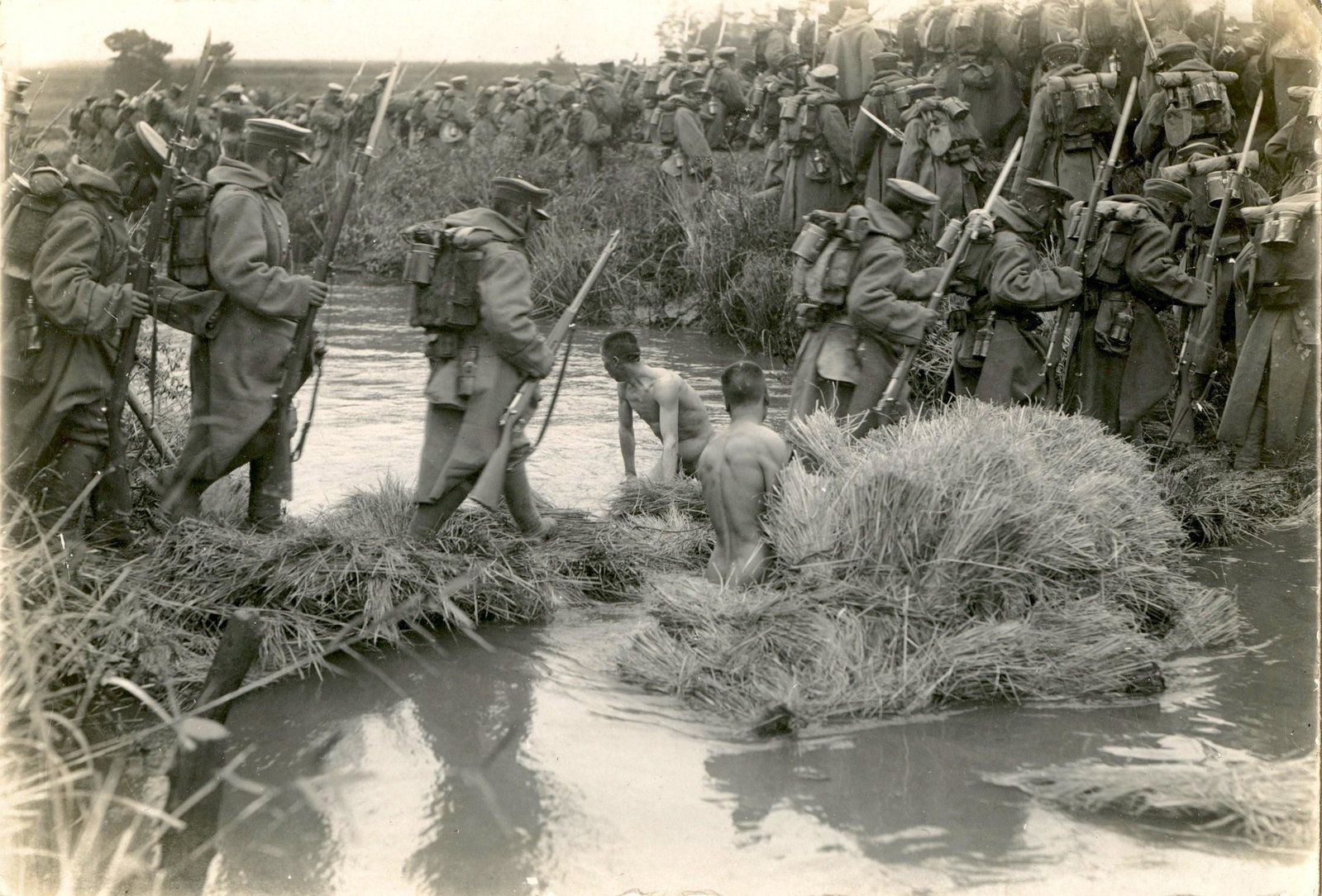 Rare Antique Photograph Nippon Army: Antique photograph from the epoch. The dimensions are Approx. 4" x 6.25". This lot is located in Boca Raton, Fl. Sometimes Artelisted can decide to coordinate shipping with a third party (between buye