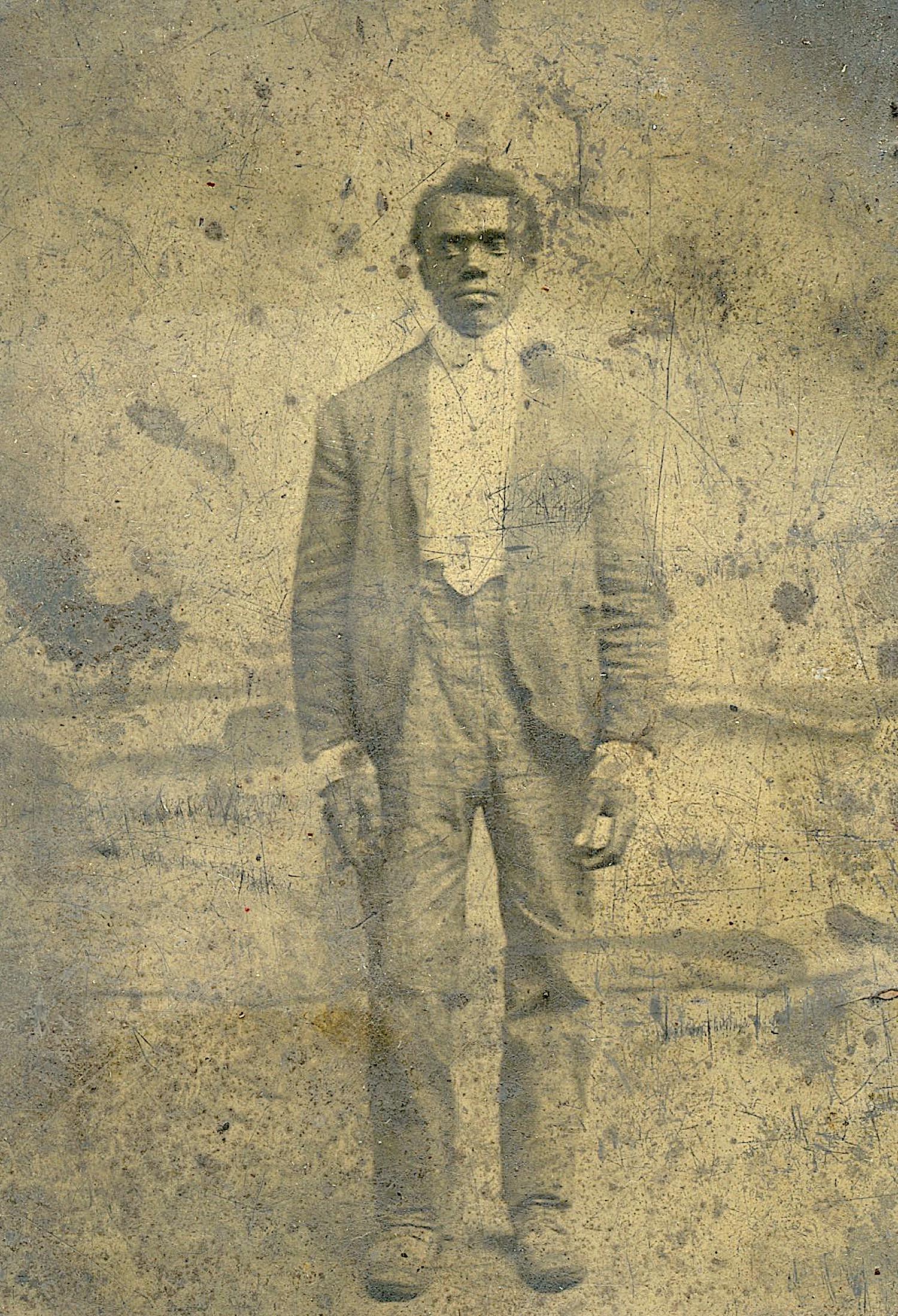 Antique Tintype African American Portrait, 1860s: The dimensions are Approx. 3.75"x 2.5". This lot is located in Boca Raton, Fl and its shipment will be made directly by Artelisted. Shipping insurance is the responsibility of the buyer. Ask us if you