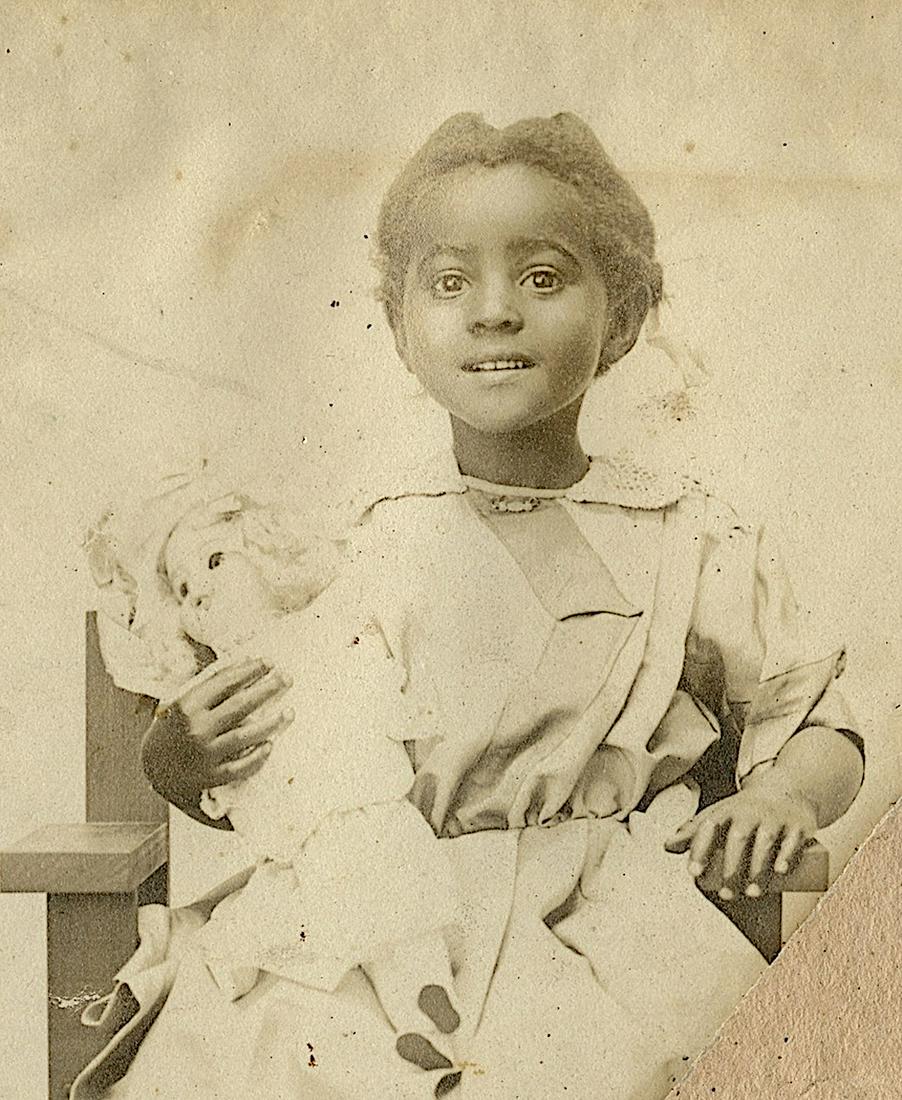 Antique Photograph African American Portrait, 1880s: The dimensions are Approx. 4"x 3" (photo) and 5.5" x 3.75" (card). This lot is located in Boca Raton, Fl and its shipment will be made directly by Artelisted. Shipping insurance is the responsibility 