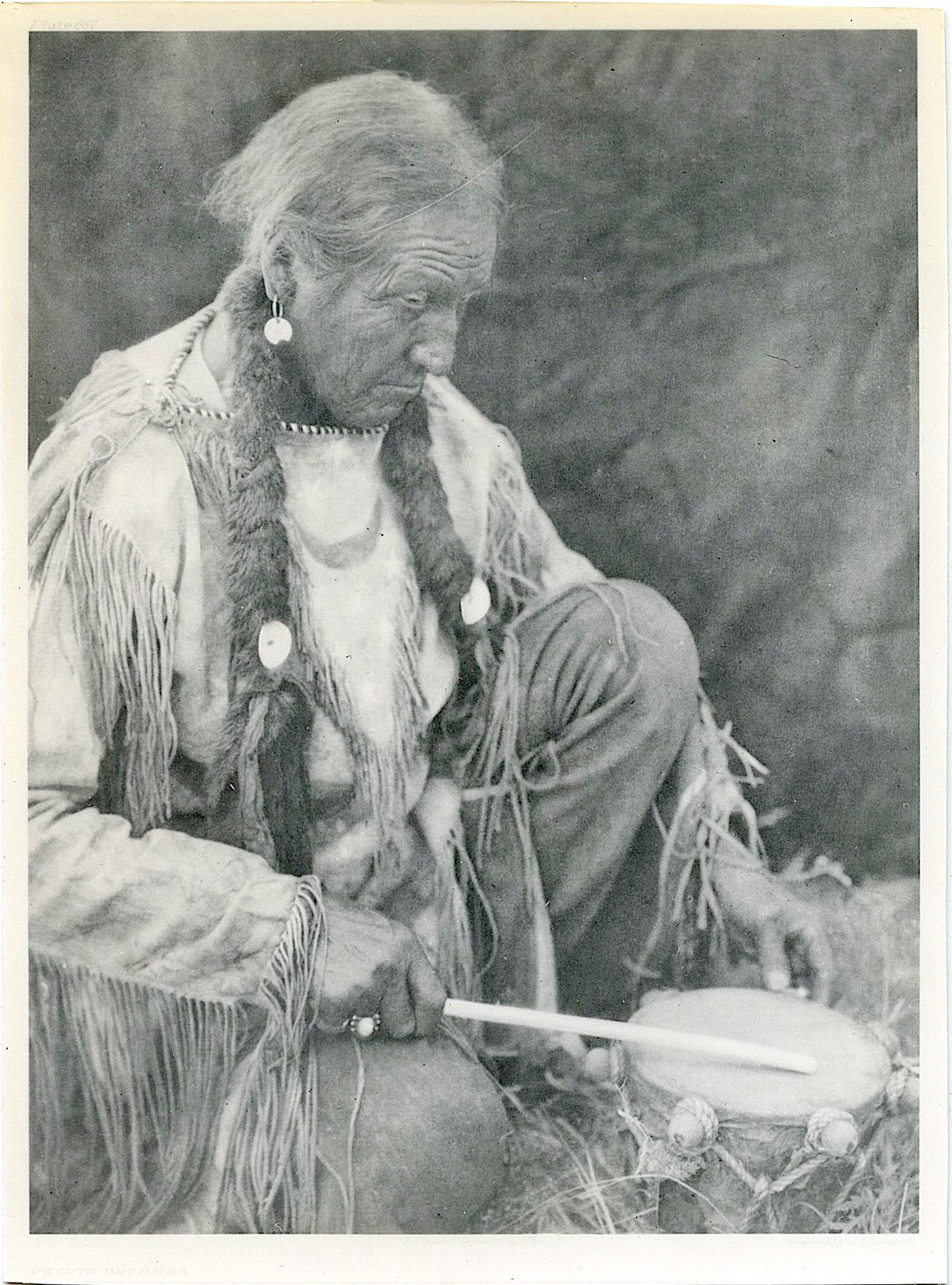 Vintage Photograph Edward Sheriff Curtis Native Indian: We estimate that this original photograph was printed in the 1970s (photographic paper used). After the magnifier inspection, the majority of this photos are marked with a copyright text (on the white