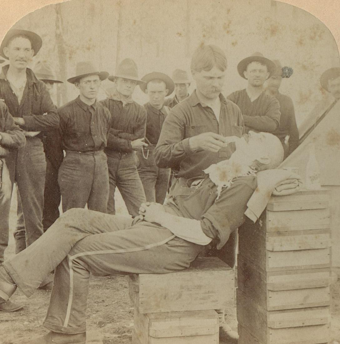 Antique Real Photo Stereoview Spanish American War: This collection of stereoviews are originals from the epoch . They come mainly from collectors in the U.S.A. and constitute wonderful testimonies of past time that tend to be unique. Their scarcity, c