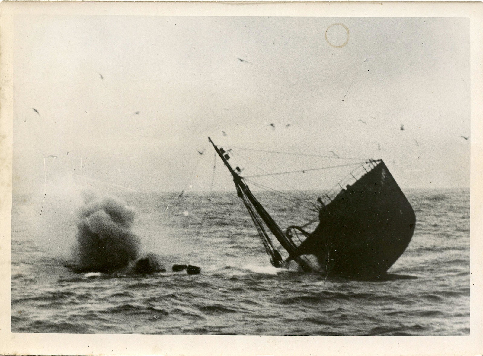Original Rare Historical Photograph Ship Sinking WWII: The dimensions are Approx. 5.25"x 7.25" (small variances can occur). This lot is located in Boca Raton, Fl and its shipment will be made directly by Artelisted. Shipping insurance is the responsibilit