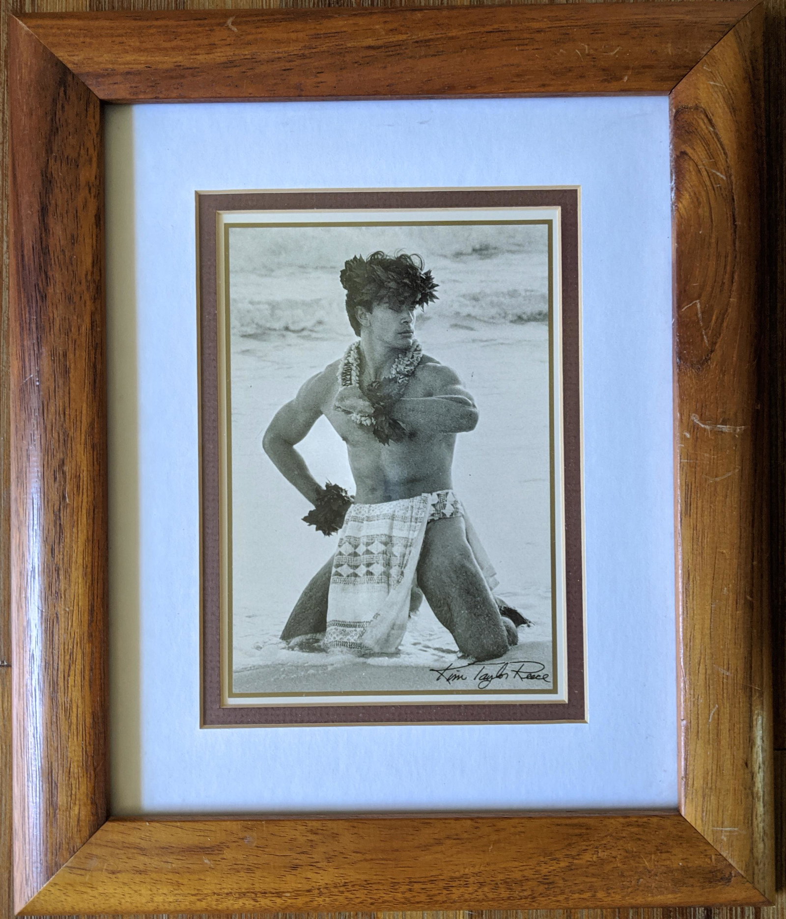 Old Photo Litograph Seminude Male Kim Taylor Reece: Please, consider that is framed with glass cover and you can see the reflection of the camera. The frame dimensions are Approx. 12" x 10". It's provenance is from an American Veteran WWII Collection i