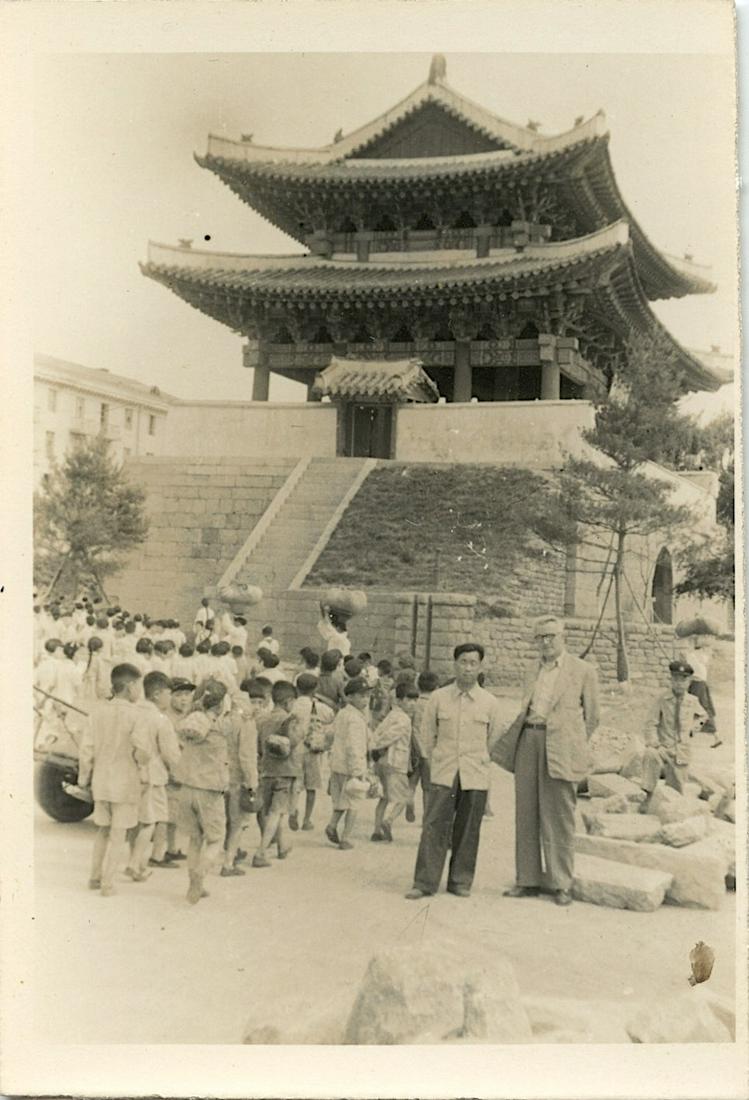 Antique / Vintage Historical Photo Korea 1960s: The provenance of this item is from a collector in Palm Beach. The dimensions are approximately 3 1/2 inch x 2 1/2 inch (small variance can occur). This lot is located in Boca Raton, Fl. The shipping 