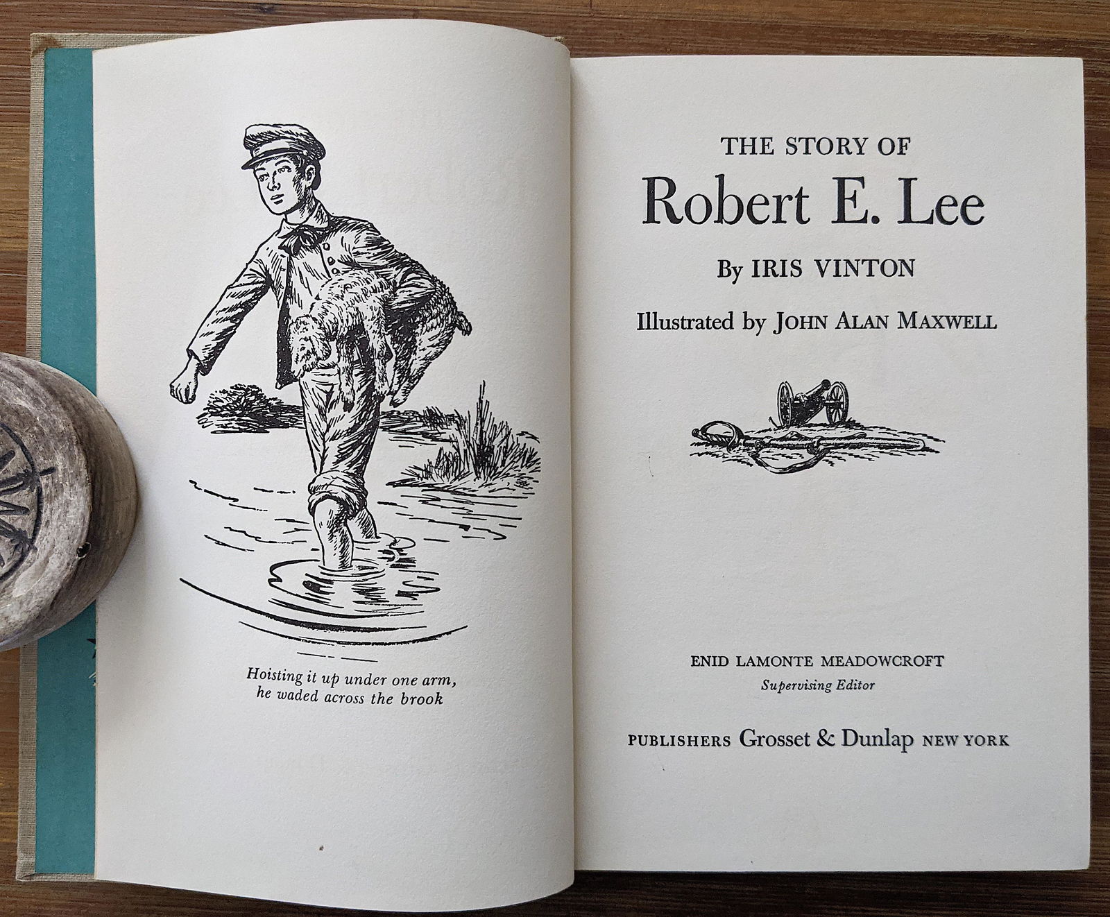 Book The History of ROBERT E. LEE by Iris Vinton, 1952: Illustrated by John Alan Maxwell. The provenance of this lot is from a collector in Palm Beach. This lot is located in Boca Raton, Fl. The shipping by Artelisted will be via USPS - First Class or Prio