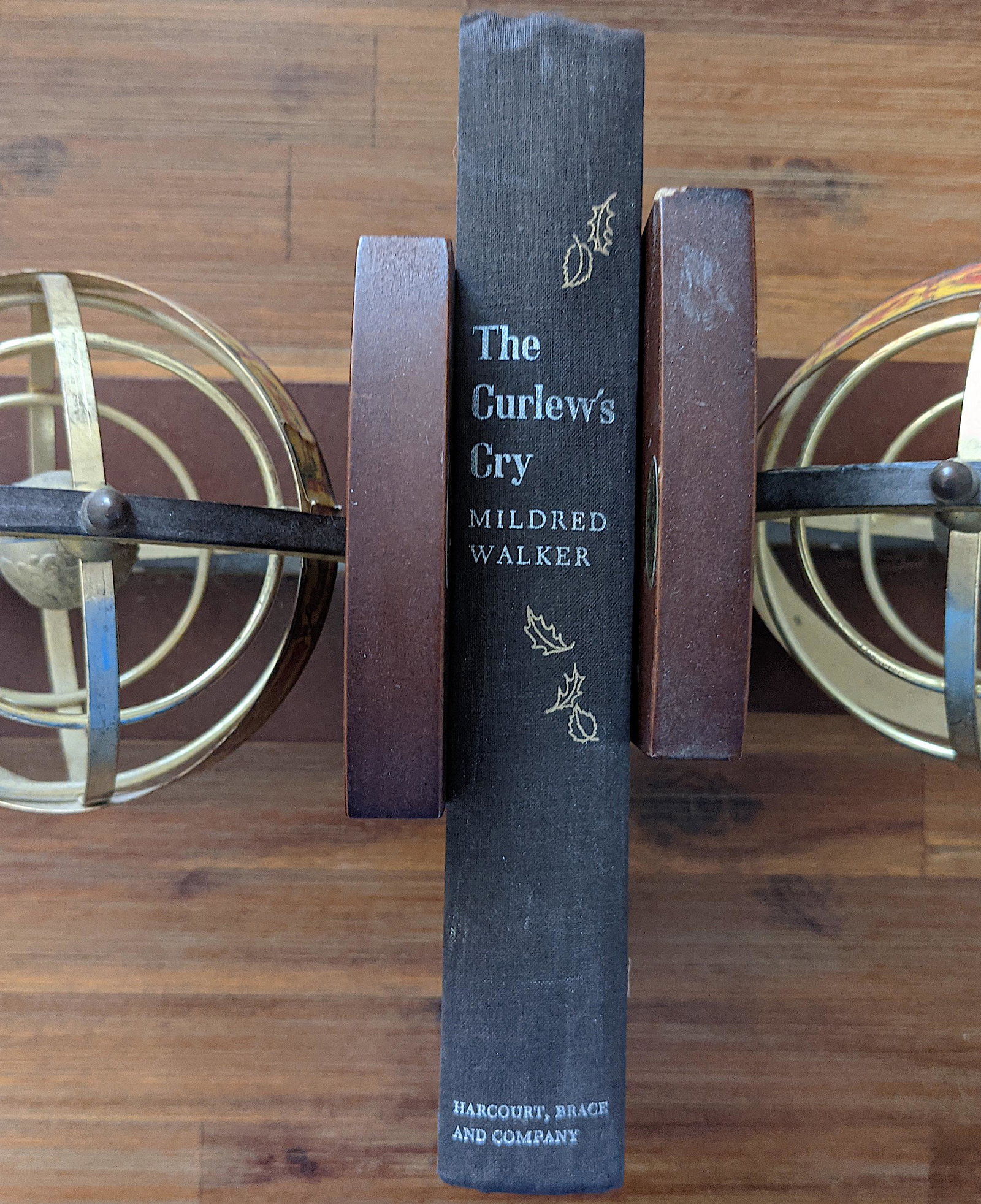 Book The Curlew's Cry by Mildred Walker, 1954: Description: The provenance of this item is from a WWII veteran collector in Georgia. This lot is located in Boca Raton, Fl. The shipping by Artelisted will be via USPS - First Class or Priority (trac