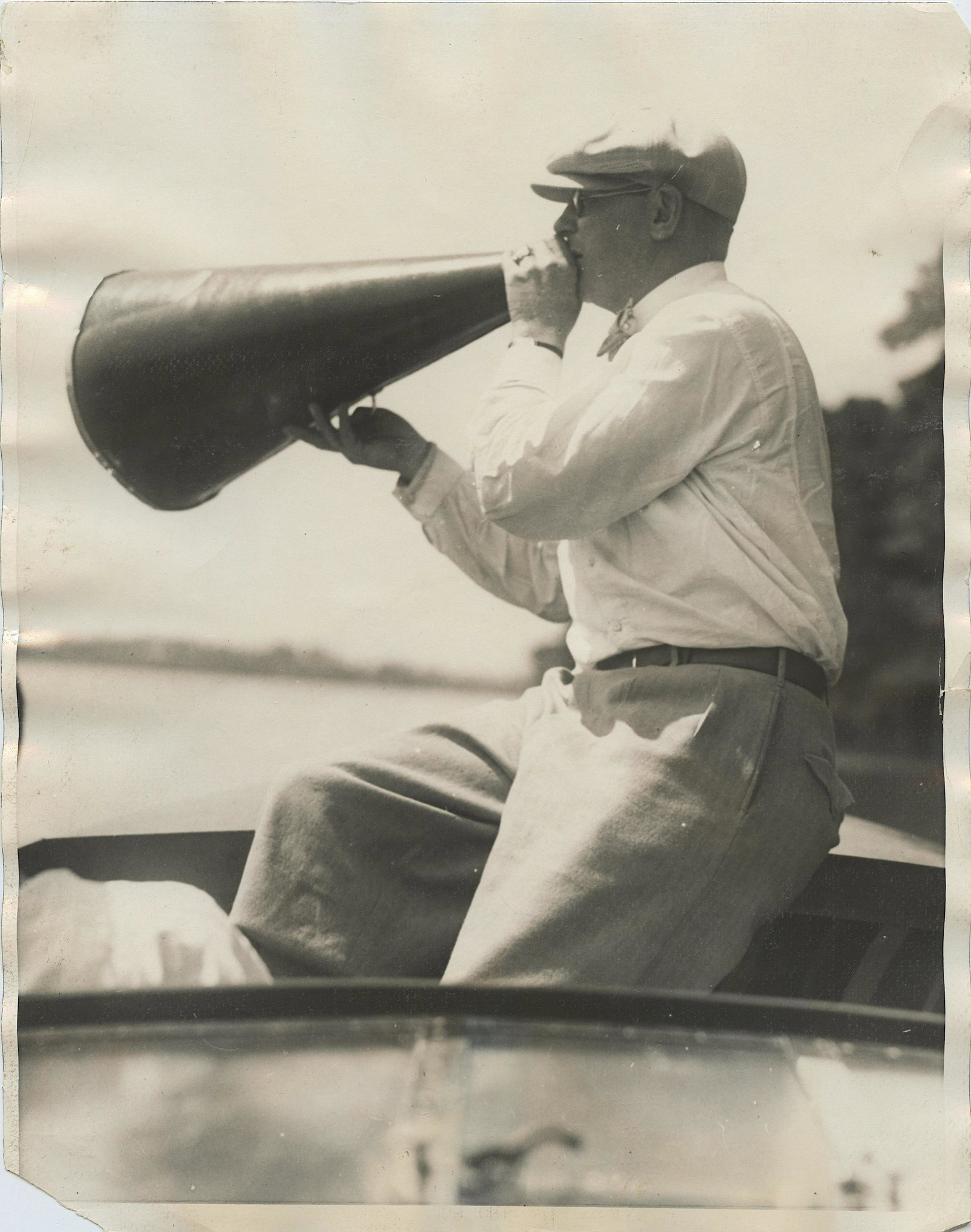 Vintage Rare Photo Coach Princeton, 1926: The paper dimensions are Approx: 8" X 10" (small variances can occur). ABOUT SHIPPING: This lot is located in Boca Raton, Fl and its shipment will be made directly by Artelisted. Shipping insurance is