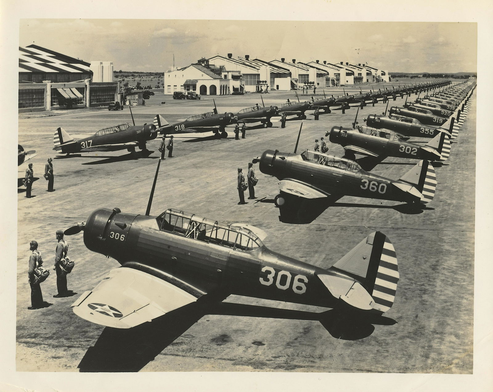 Rare Old Photo  Aviation U.S. Base Bombers WWII (1 of 2)
