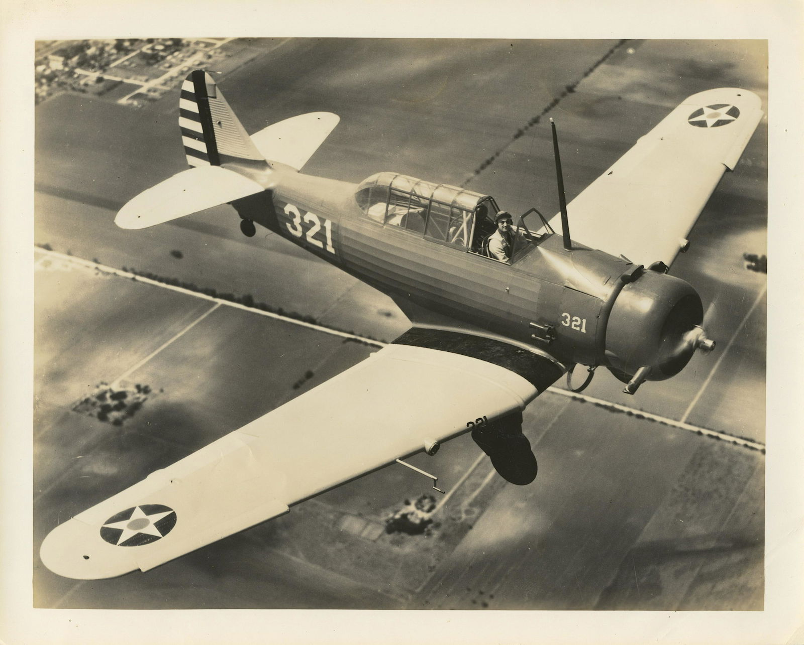 Rare Old Photo  Aviation U.S. Base Bombers WWII (1 of 2)