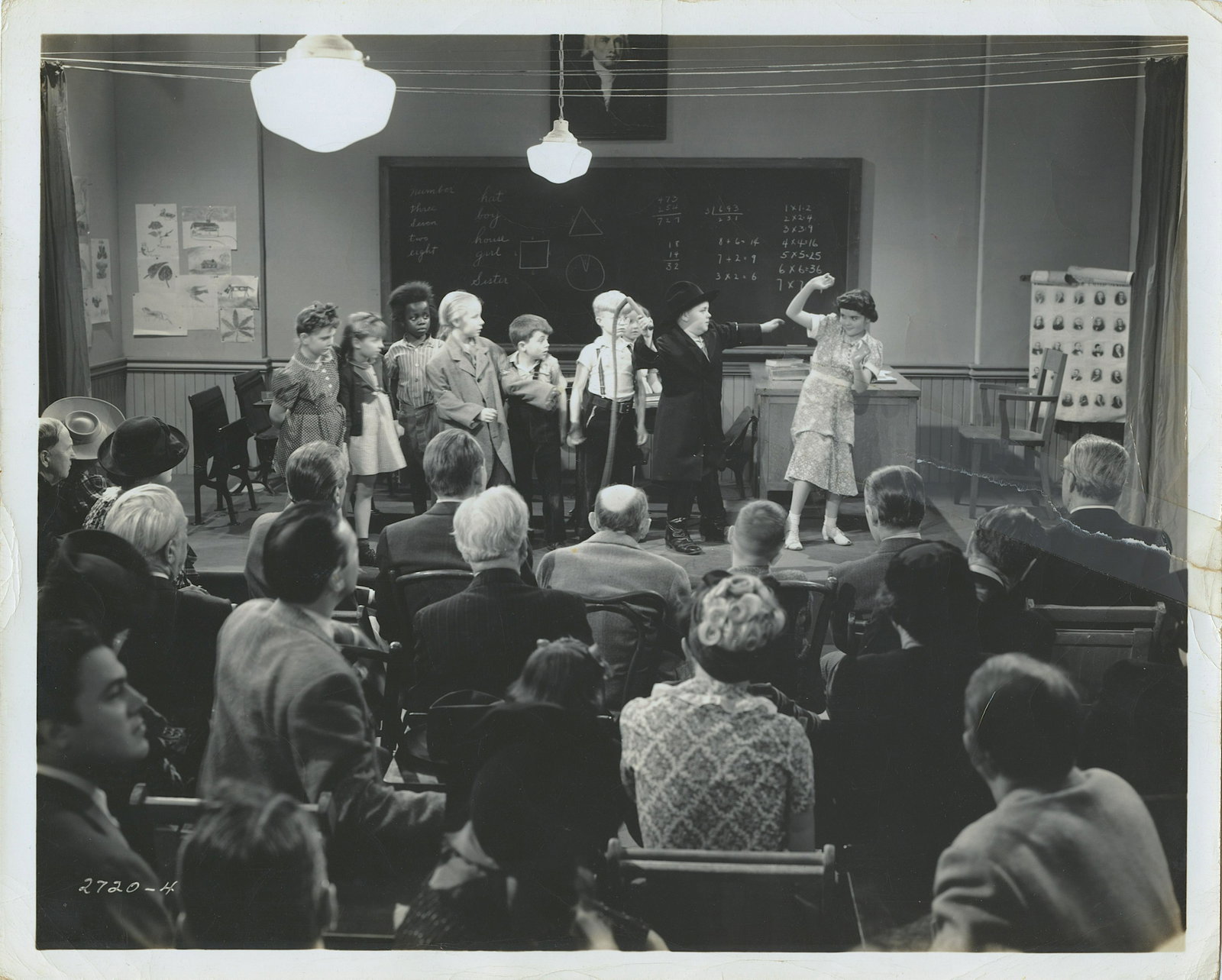 Vintage Photo Our Gang Puts on a Play, Gary Cooper: The paper dimensions are Approx. 8" x 10" (small variances can occur). This lot is located in Boca Raton, Fl. The shipping by Artelisted will be via USPS - First Class or Priority (tracking # will be 