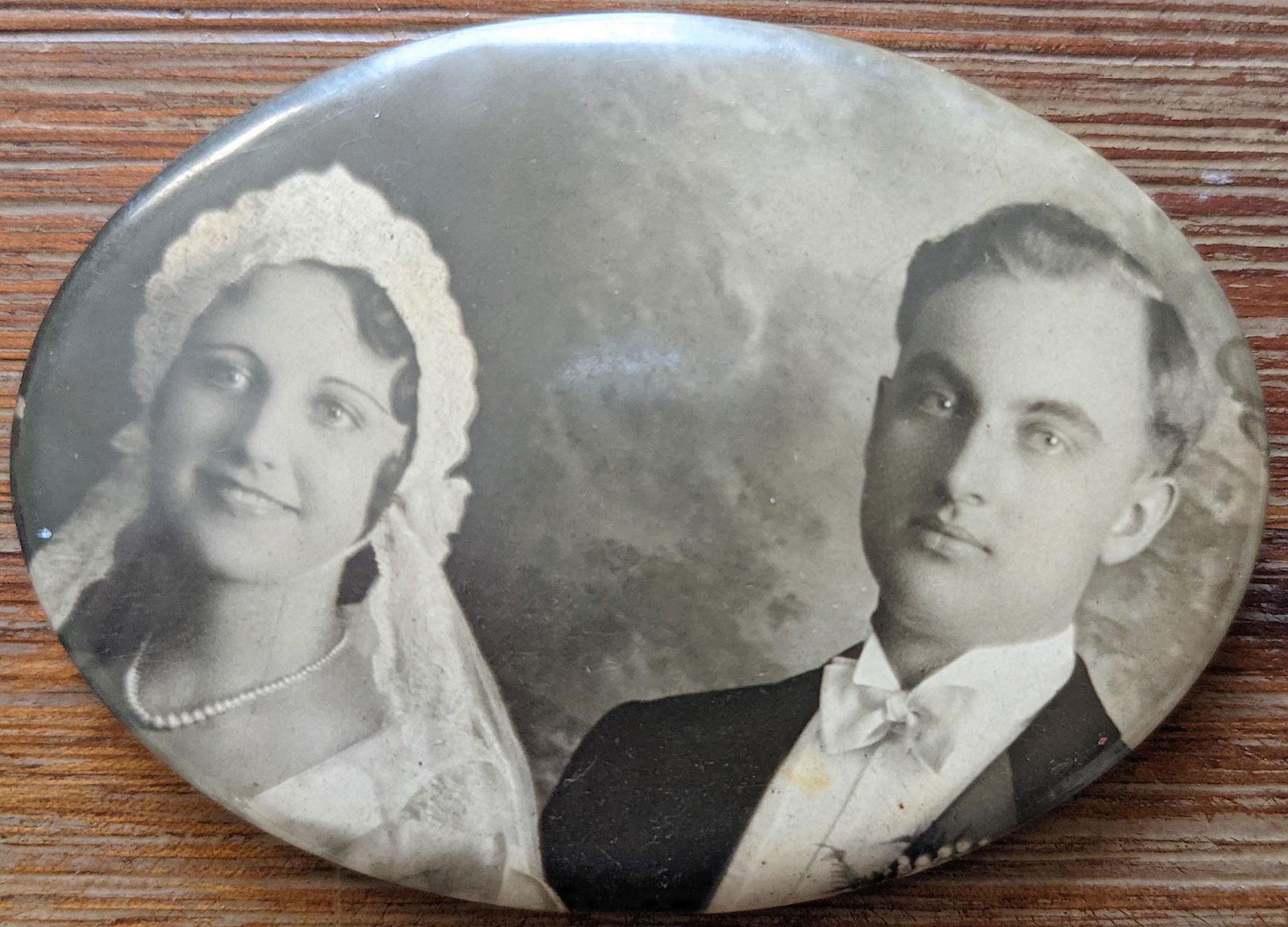 Vintage Celluloid Souvenir Photo Pocket Mirror. (1 of 2)