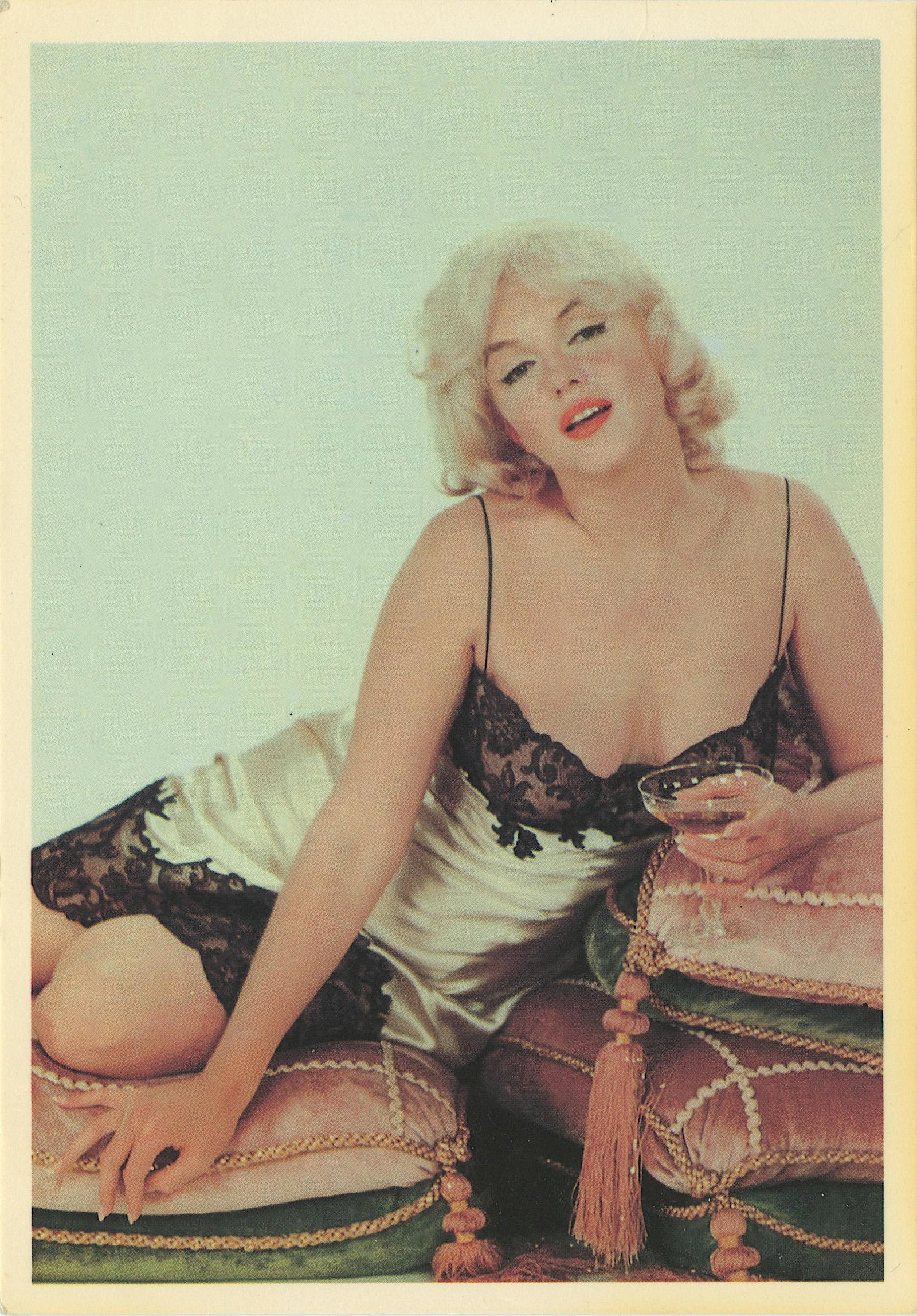 Vintage Ephemera Pin Up Marilyn Monroe: The dimensions are Approx. 6" x 4.25". This lot is located in Boca Raton, Fl. The shipping by Artelisted will be via USPS - First Class or Priority (tracking # will be provided via Stamps.com). If you