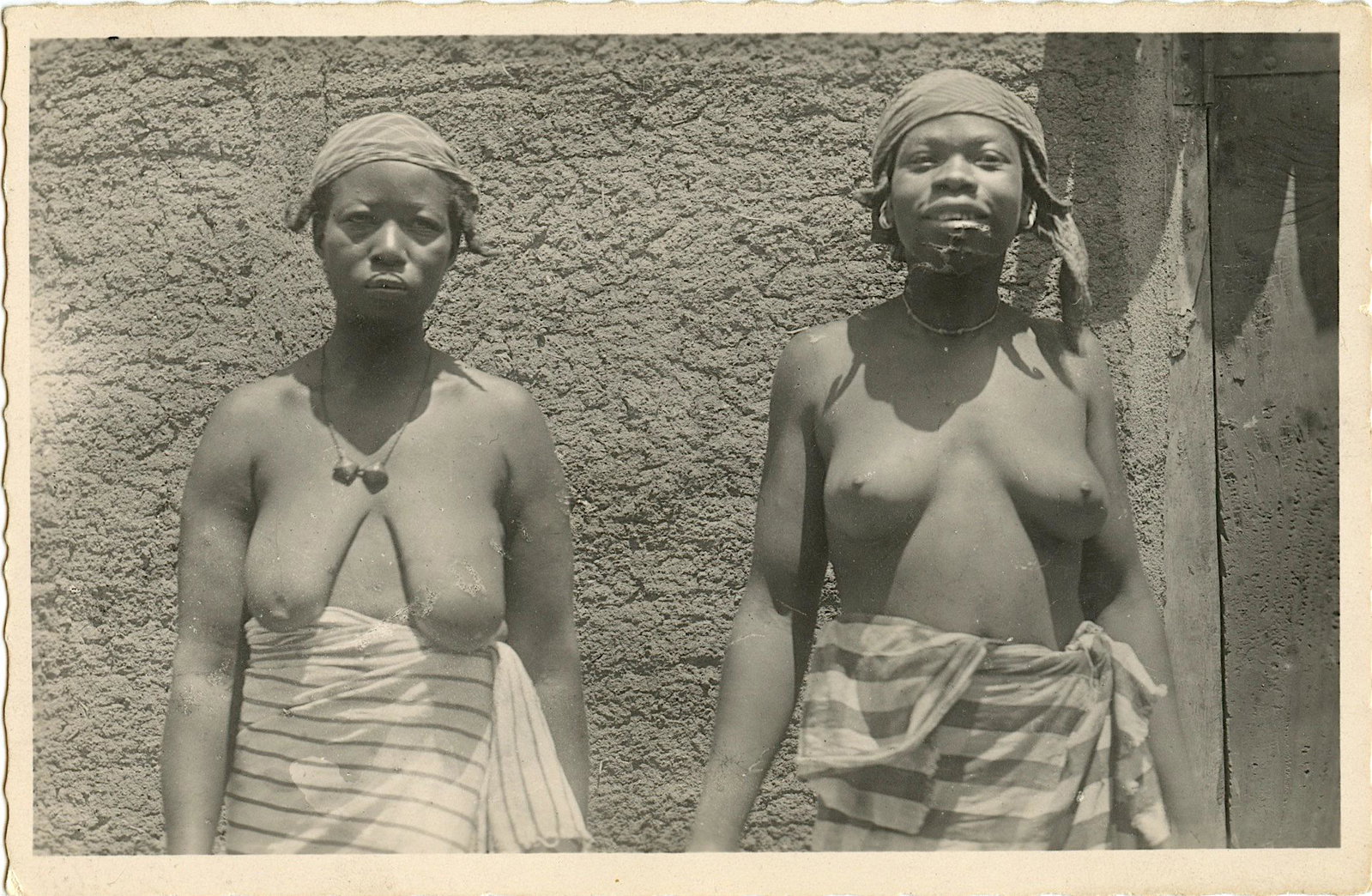 Rare Antique Postcard Africa Real Photo Soudanaises: The dimensions of an antique postcard are Approx. 5.5"x 3.5" (small variances can occur). This lot is located in Boca Raton, Fl. The shipping by Artelisted will be via USPS - First Class or Priority (