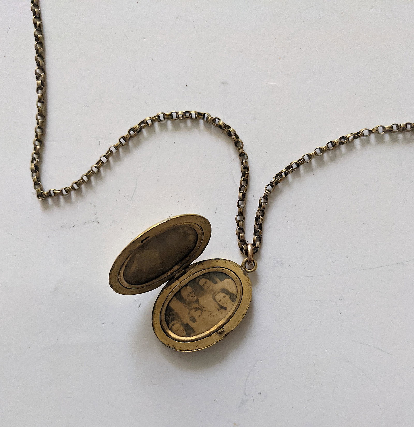 Antique Oval Two-Picture Locket Necklace: Most of the lots included in this sale come from a fine estate of a deceased collector in Winter Springs, Florida. Several of these items have inherited by her family since the first half of the 19th 