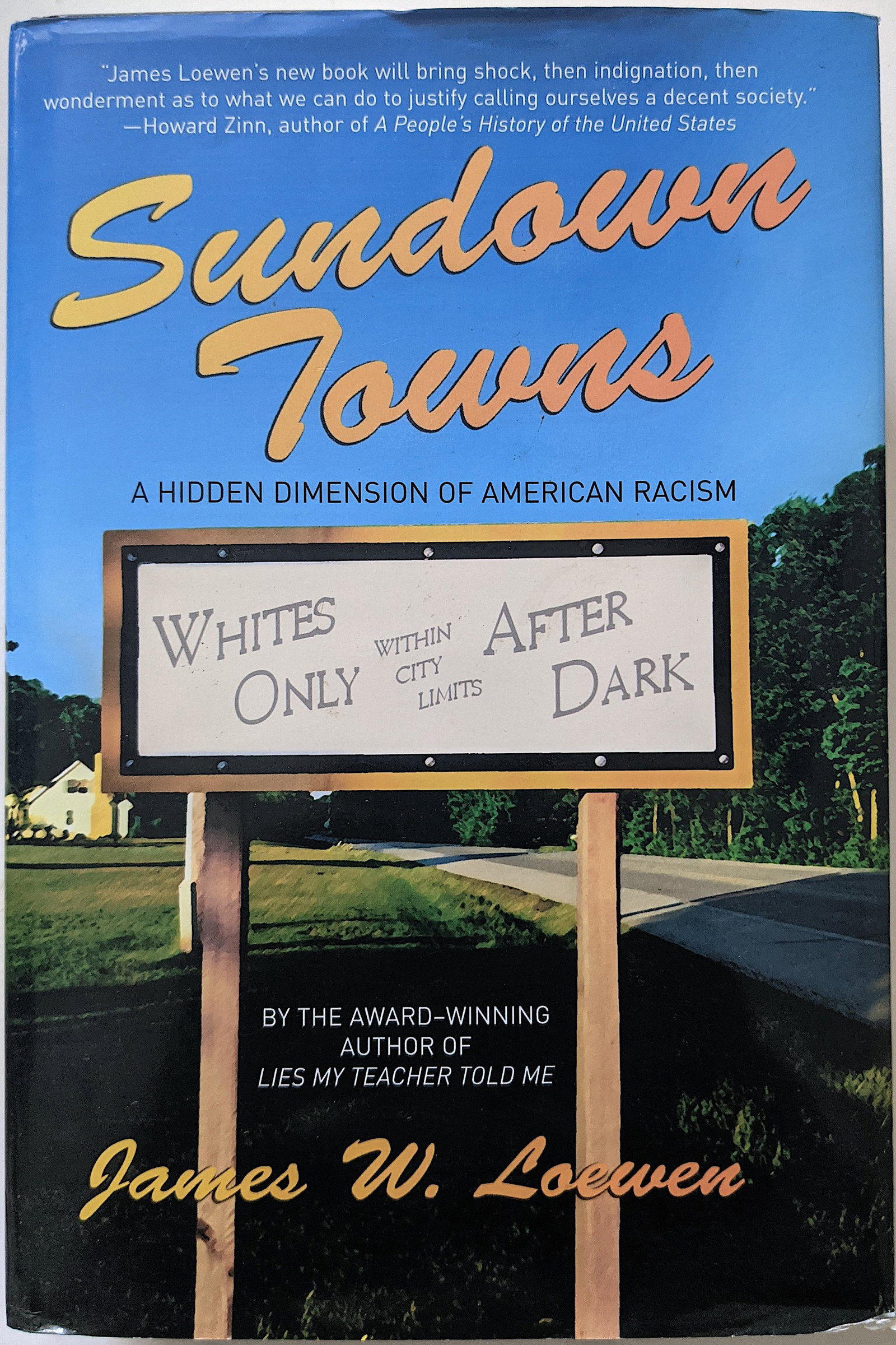 Vintage Book Segregation Sundown Towns, 2005: The provenance of this item is from a WWII veteran collector in Georgia. This lot is located in Boca Raton, Fl. The shipping by Artelisted will be via USPS - First Class, Priority or Media Mail (track