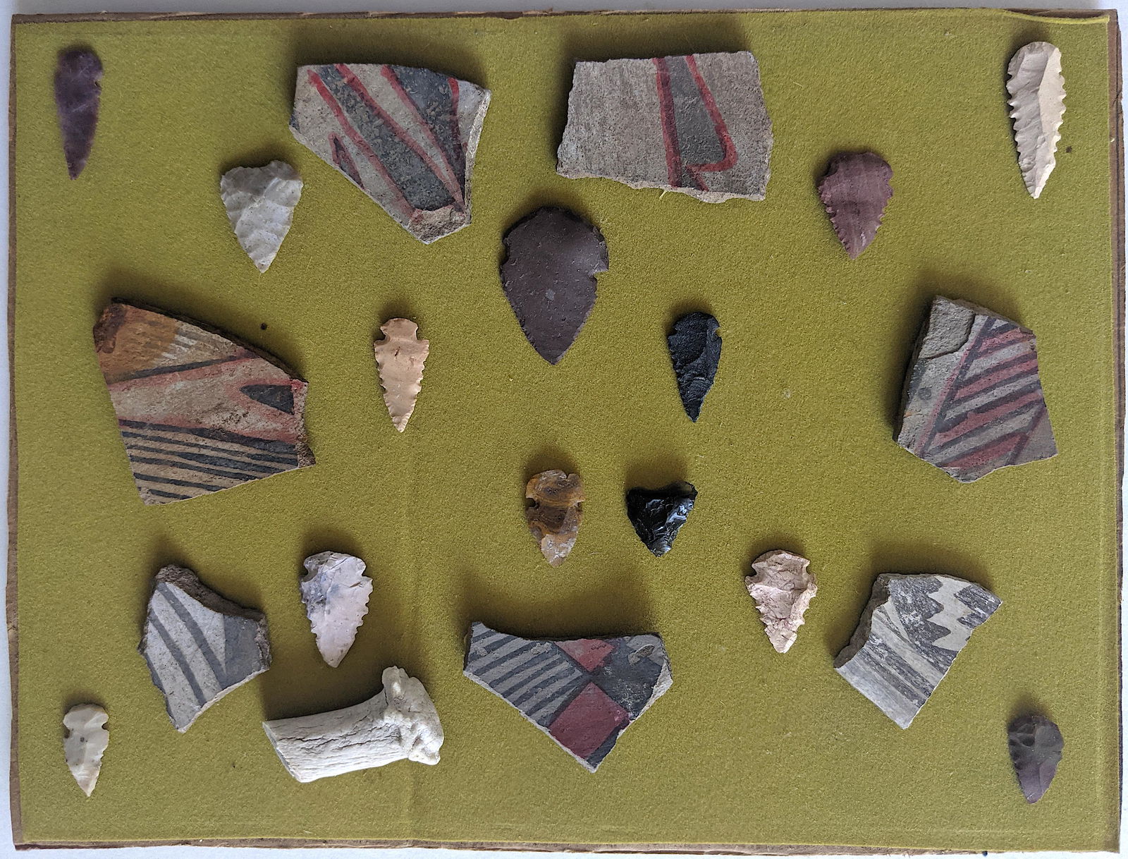 Antique Shards and Arrowheads Zuni Pueblo Navajo 500 AD (1 of 2)