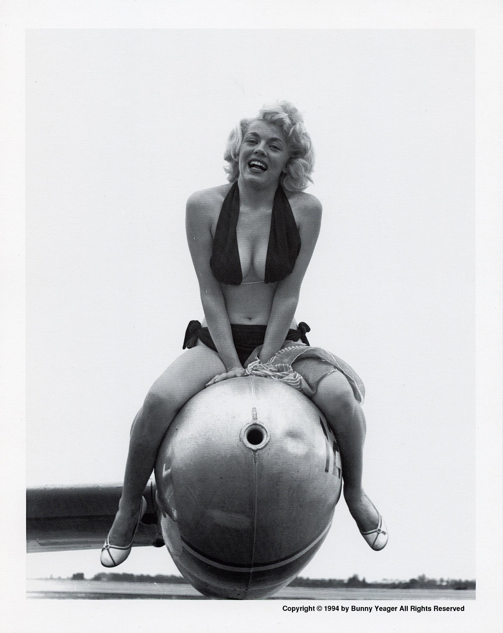 BUNNY YEAGER Pin Up Litho DIXIE EVANS: This lot is coming from Bunny Yeager's estate/archives. Linnea Eleanor "Bunny" Yeager (March 13, 1929 - May 24, 2014) was an American photographer and pin-up model. She met Bettie Page in 1954, and to