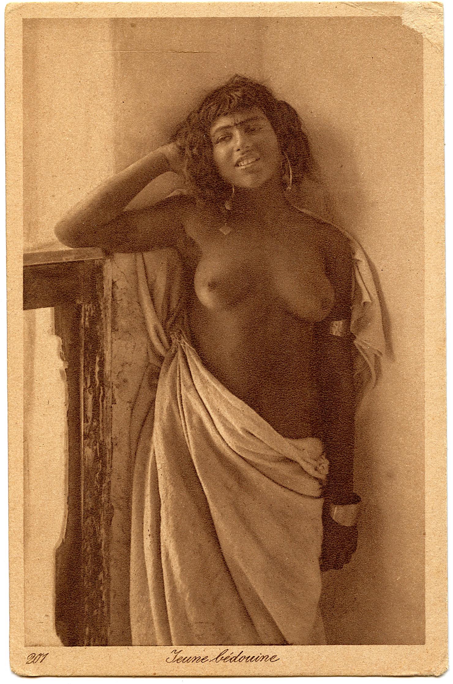 Rare Early Postcard Moroccan Nude Female: The dimensions of an antique/vintage postcard are Approx. 5.5"x 3.5" (small variances can occur). ABOUT SHIPPING: This lot is located in Boca Raton, Fl and its shipment will be made directly by Arteli