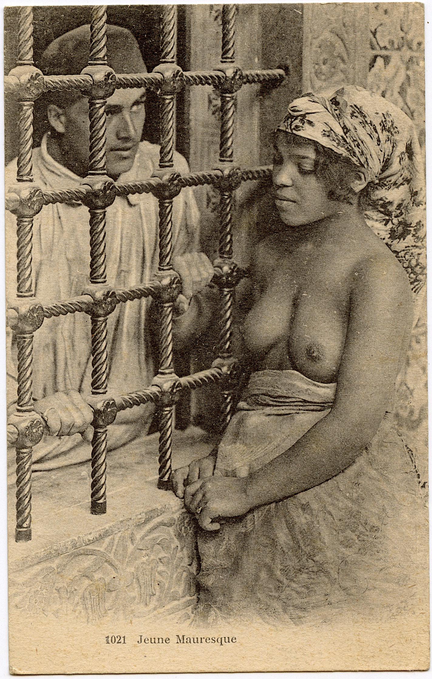 Rare Early Postcard Moroccan Nude Female: The dimensions of an antique/vintage postcard are Approx. 5.5"x 3.5" (small variances can occur). ABOUT SHIPPING: This lot is located in Boca Raton, Fl and its shipment will be made directly by Arteli