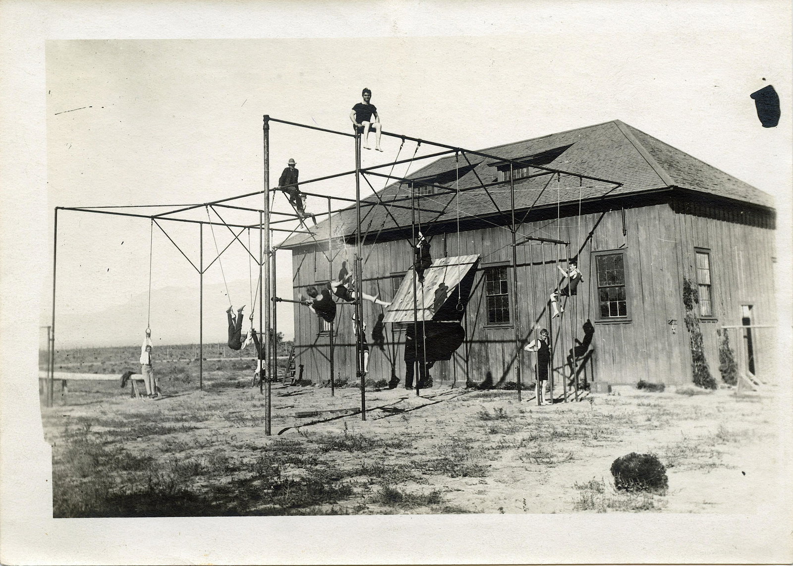 Antique Vintage Photo Gym University New Mexico: The dimensions are Approx. 6" x 7" (Small variances can occur). ABOUT SHIPPING: This lot is located in Boca Raton, Fl and its shipment will be made directly by Artelisted. Shipping insurance is the re