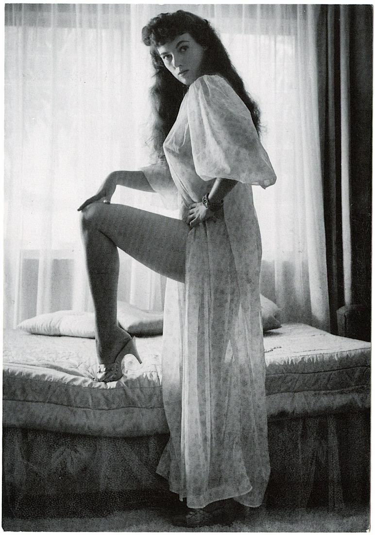 Vintage Advertising Card BUNNY YEAGER Postcard (1 of 1)