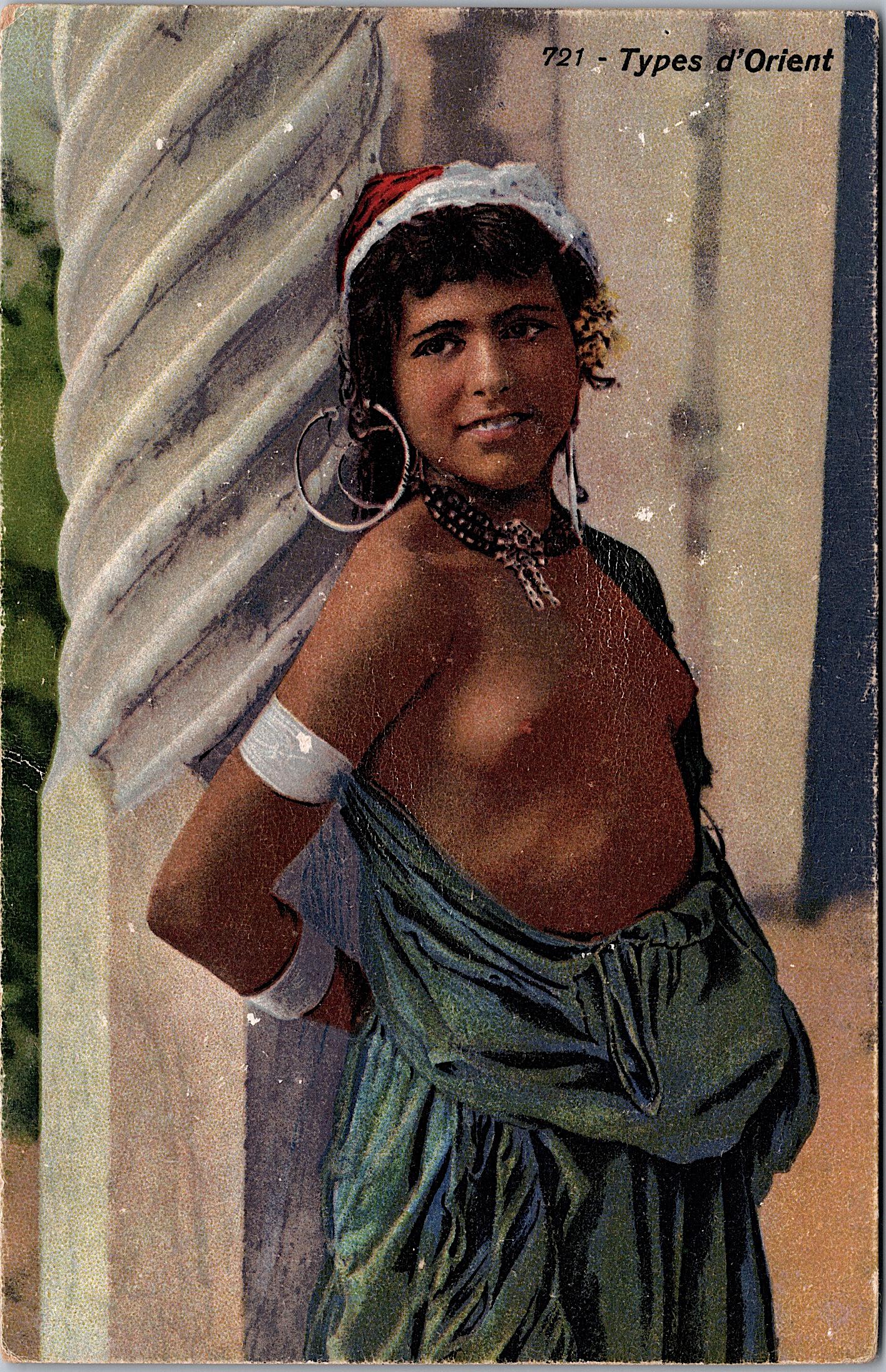 Antique Postcard Female Nude Morocco: The dimensions of an antique/vintage postcard are Approx. 5.5"x 3.5" (small variances can occur). This lot is located in Boca Raton, Fl and its shipment will be made directly by Artelisted. Shipping i