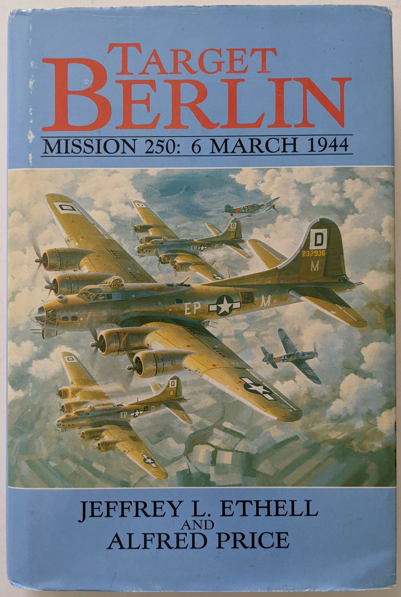 Book Target Berlin by JEFFREY L. ETHELL & ALFRED PRICE: The provenance of this item is from a WWII veteran collector in Georgia. This lot is located in Boca Raton, Fl and its shipment will be made directly by Artelisted. Shipping insurance is the responsib
