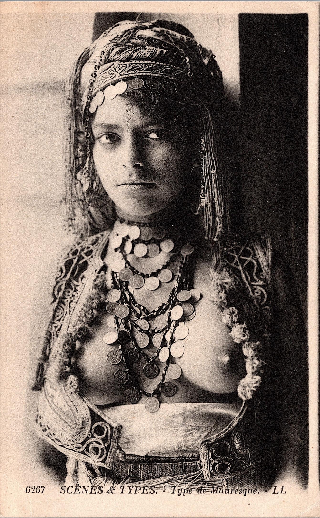 Rare Vintage Postcard Female Nude Mauresque: The dimensions of an antique/vintage postcard are Approx. 5.5"x 3.5" (small variances can occur). ABOUT SHIPPING: This lot is located in Boca Raton, Fl and its shipment will be made directly by Arteli