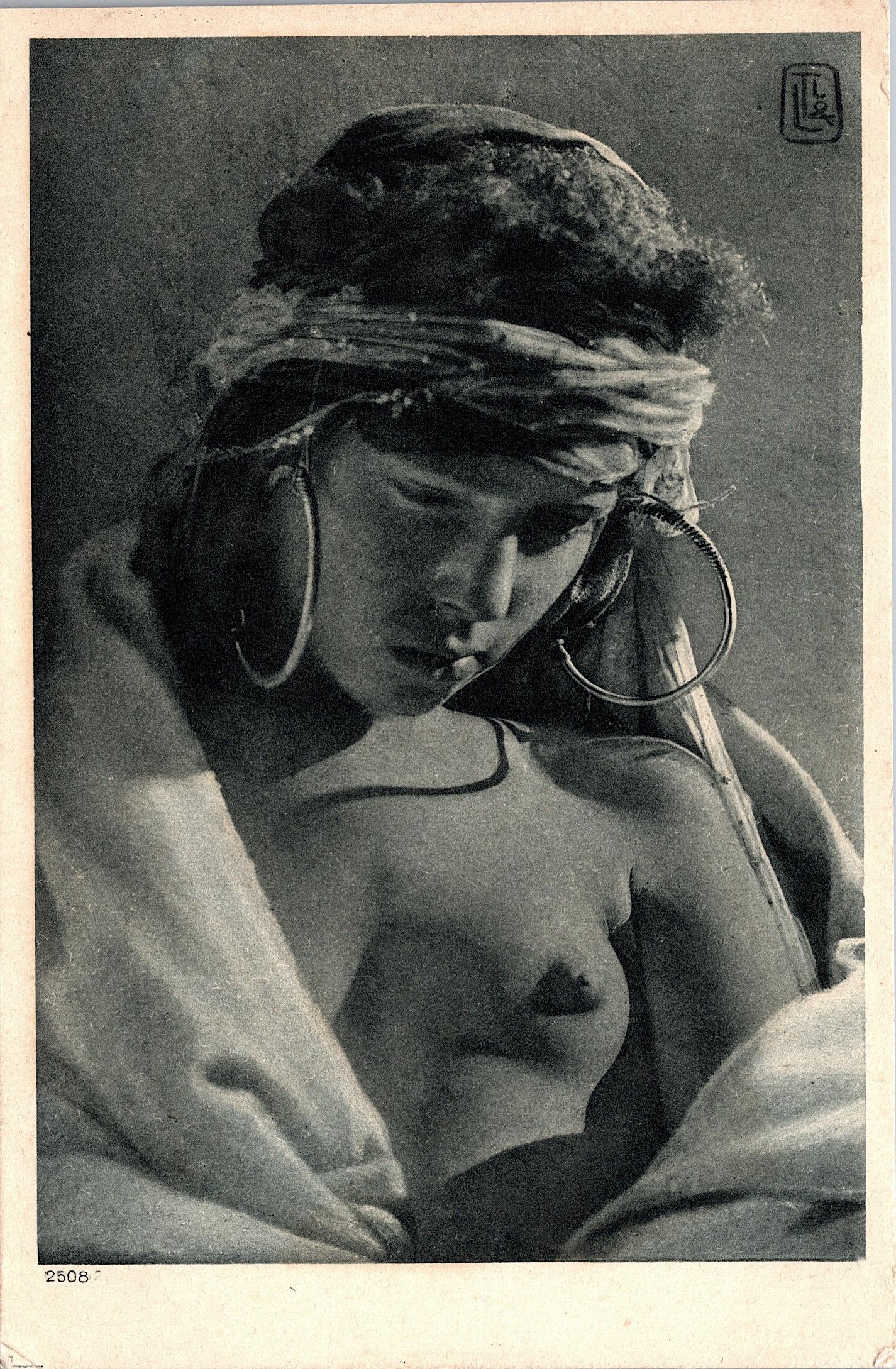 Rare Vintage Postcard Female Nude Mauresque: The dimensions of an antique/vintage postcard are Approx. 5.5"x 3.5" (small variances can occur). ABOUT SHIPPING: This lot is located in Boca Raton, Fl and its shipment will be made directly by Arteli
