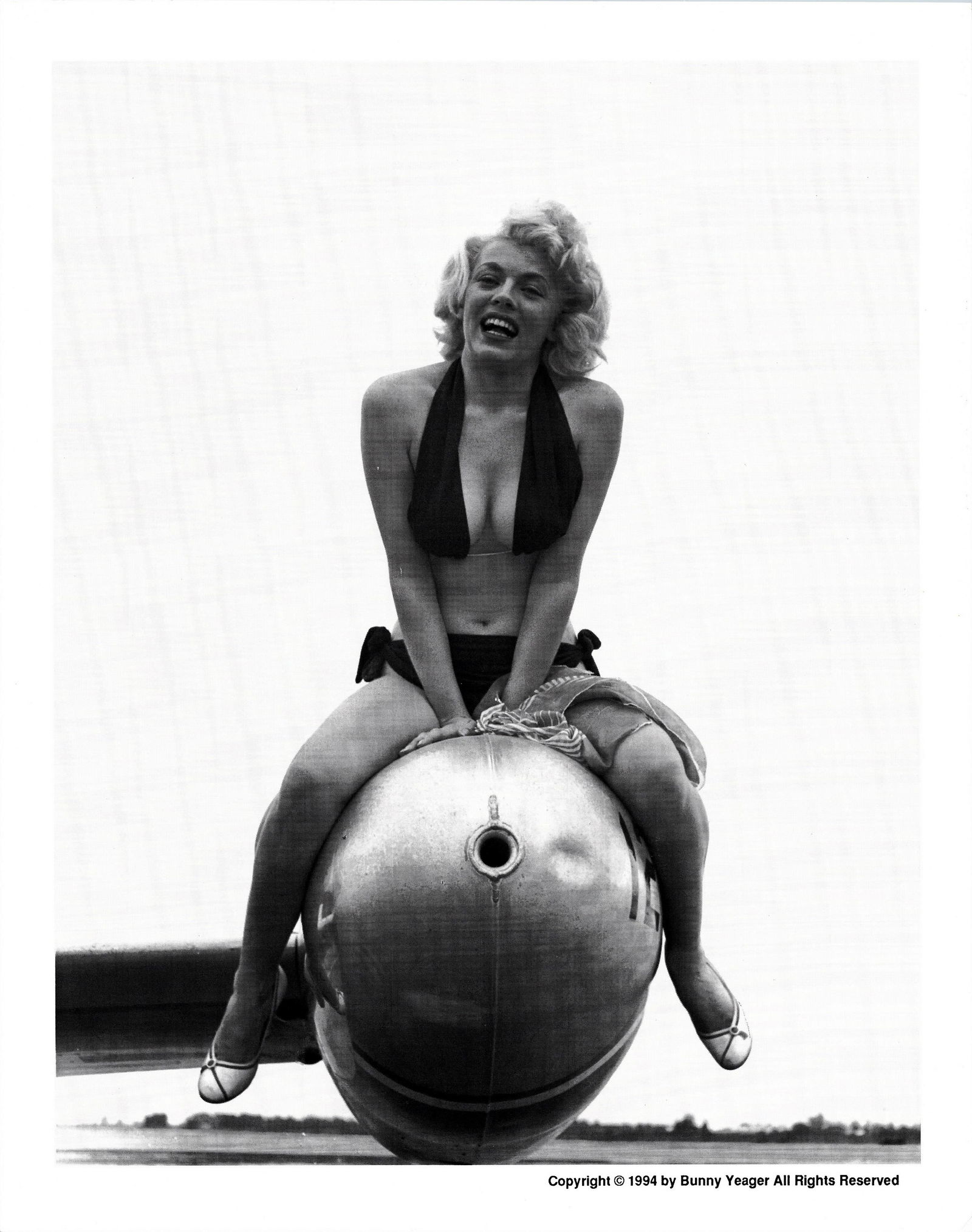 Original BUNNY YEAGER Pin Up Litho Model: This lot is coming from Bunny Yeager's estate/archives. Linnea Eleanor "Bunny" Yeager (March 13, 1929 - May 24, 2014) was an American photographer and pin-up model. She met Bettie Page in 1954, and to