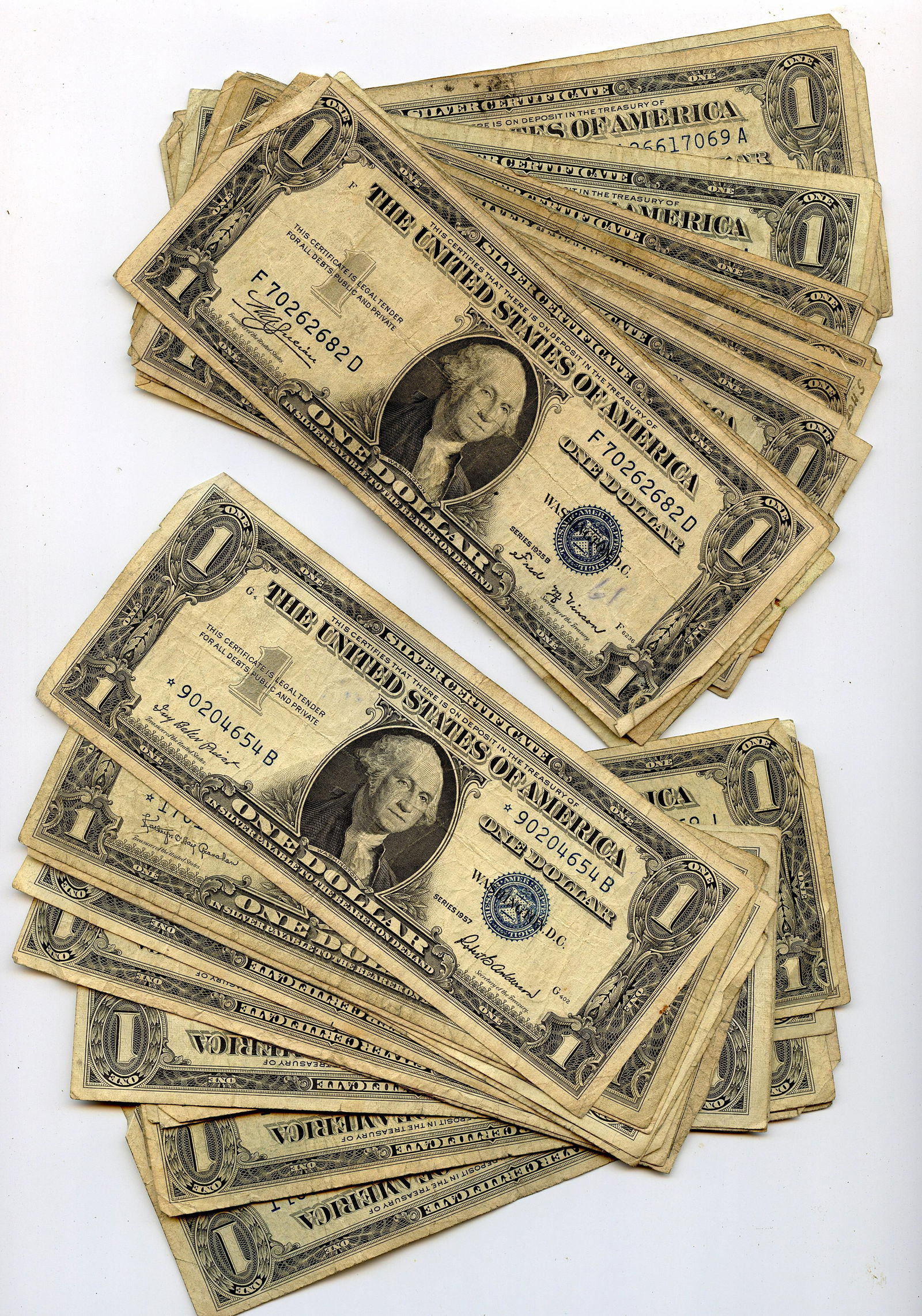 Set of 40 $1 Dollar Circulated Bills: These bills are in circulated condition and they are mainly from 1930s and 1950s. We have included quality images to show their condition. This lot is located in Boca Raton, Fl and its shipment will b