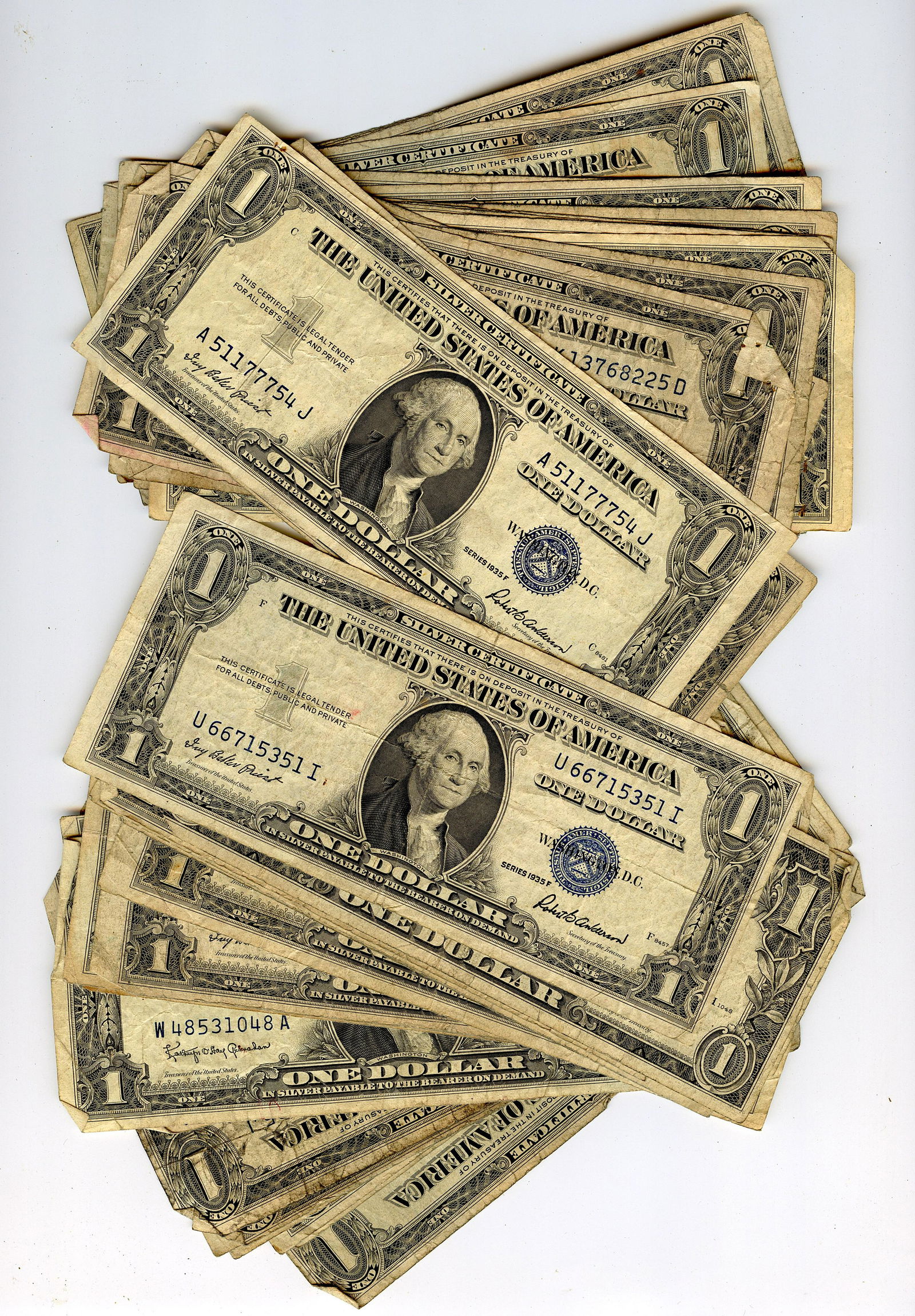Set of 40 $1 Dollar Circulated Bills: These bills are in circulated condition and they are mainly from 1930s and 1950s. We have included quality images to show their condition. This lot is located in Boca Raton, Fl and its shipment will b