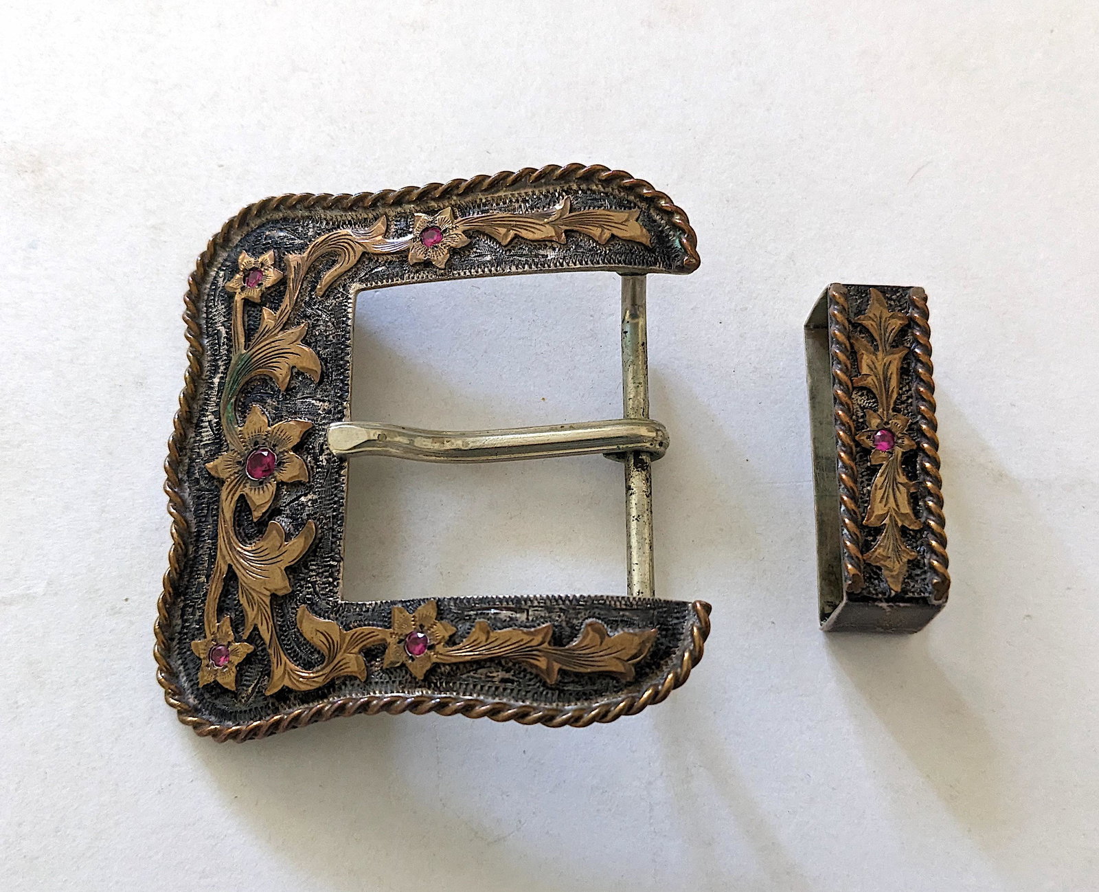 Vintage Belt Buckle Stearling 1.9 Oz: We have included quality images to show their condition. Provenance from a deceased collector in Miami, FL. This lot is located in Boca Raton, Fl and its shipment will be made directly by Artelisted. 