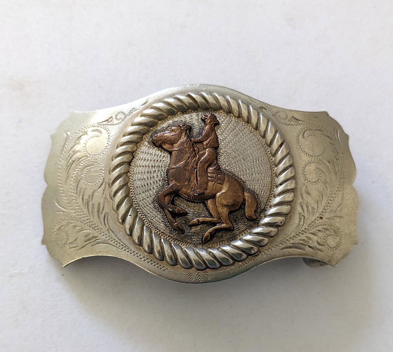 Vintage Belt Buckle Stearling 2.4 Oz: We have included quality images to show their condition. Provenance from a deceased collector in Miami, FL. This lot is located in Boca Raton, Fl and its shipment will be made directly by Artelisted. 