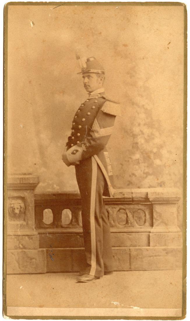 Antique Cabinet Photo Military Civil War Era: Antique (2nd half of the 19th. C.) Military photo by Barnes in Rockford Illinois. The dimensions are Approx. 7.25" x 4.25".. The woodblock dimensions are Approx. 14"x 9.25" (small variances can occur)