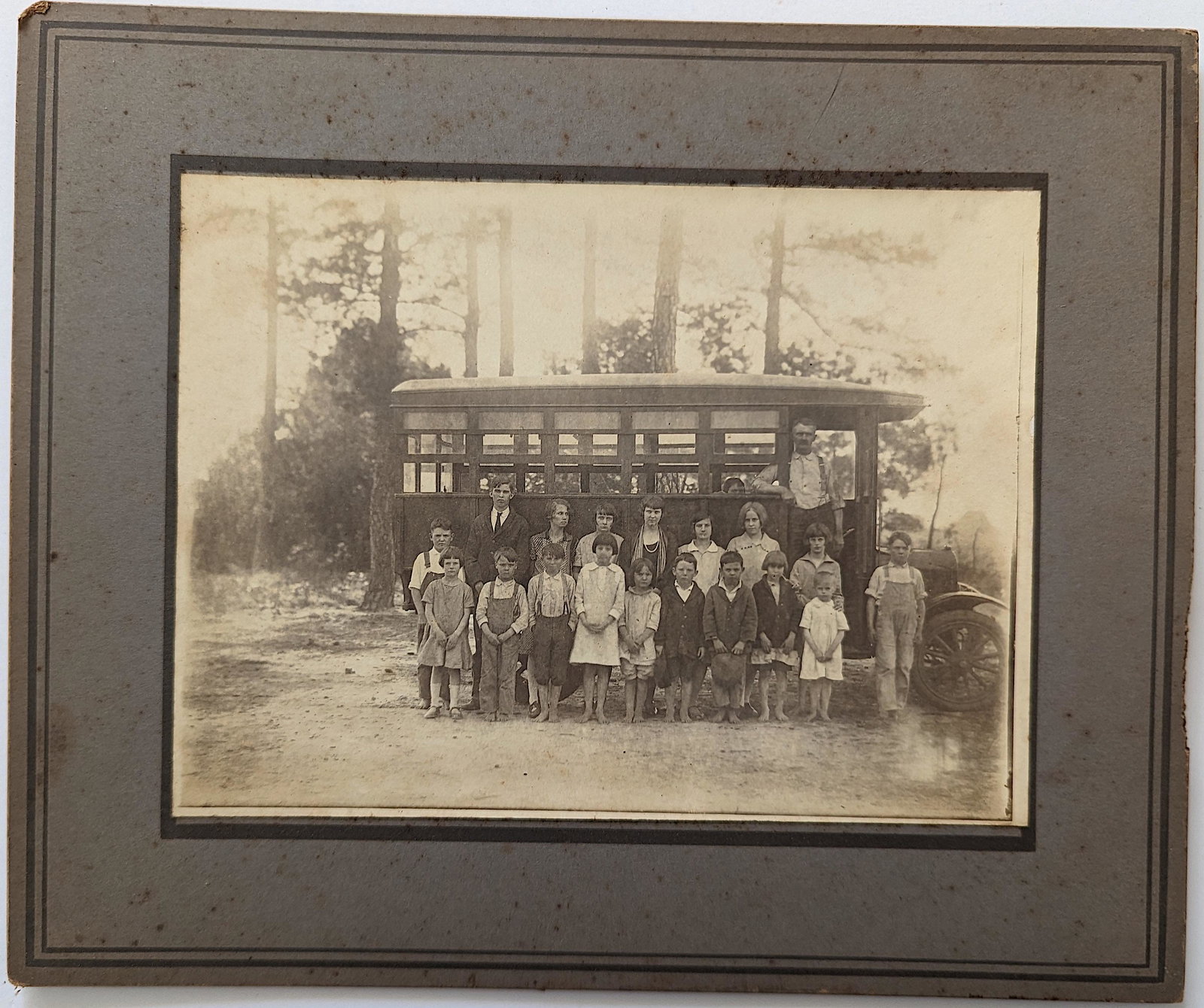 Antique Cabinet Photo School Bus, Alabama 19th. C.: The provenance of this item is from a WWII veteran collector in Georgia.The dimensions are Approx. 10" x 12" (card) and 7" x 9" (photo). This lot is located in Boca Raton, Fl and its shipment will be 